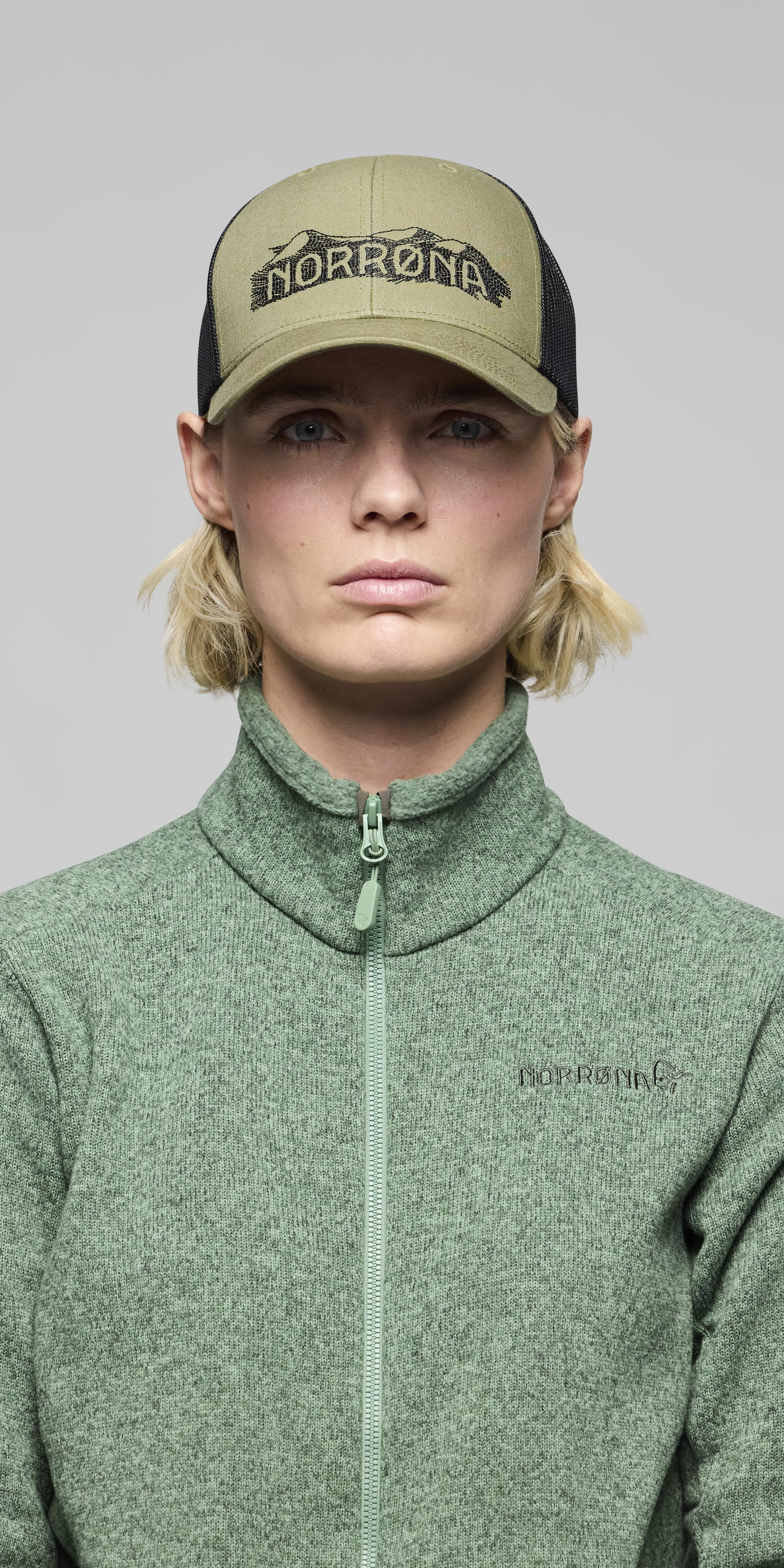 Female Look front image of 29 snap back trucker mesh Cap Olive Night/Caviar Black