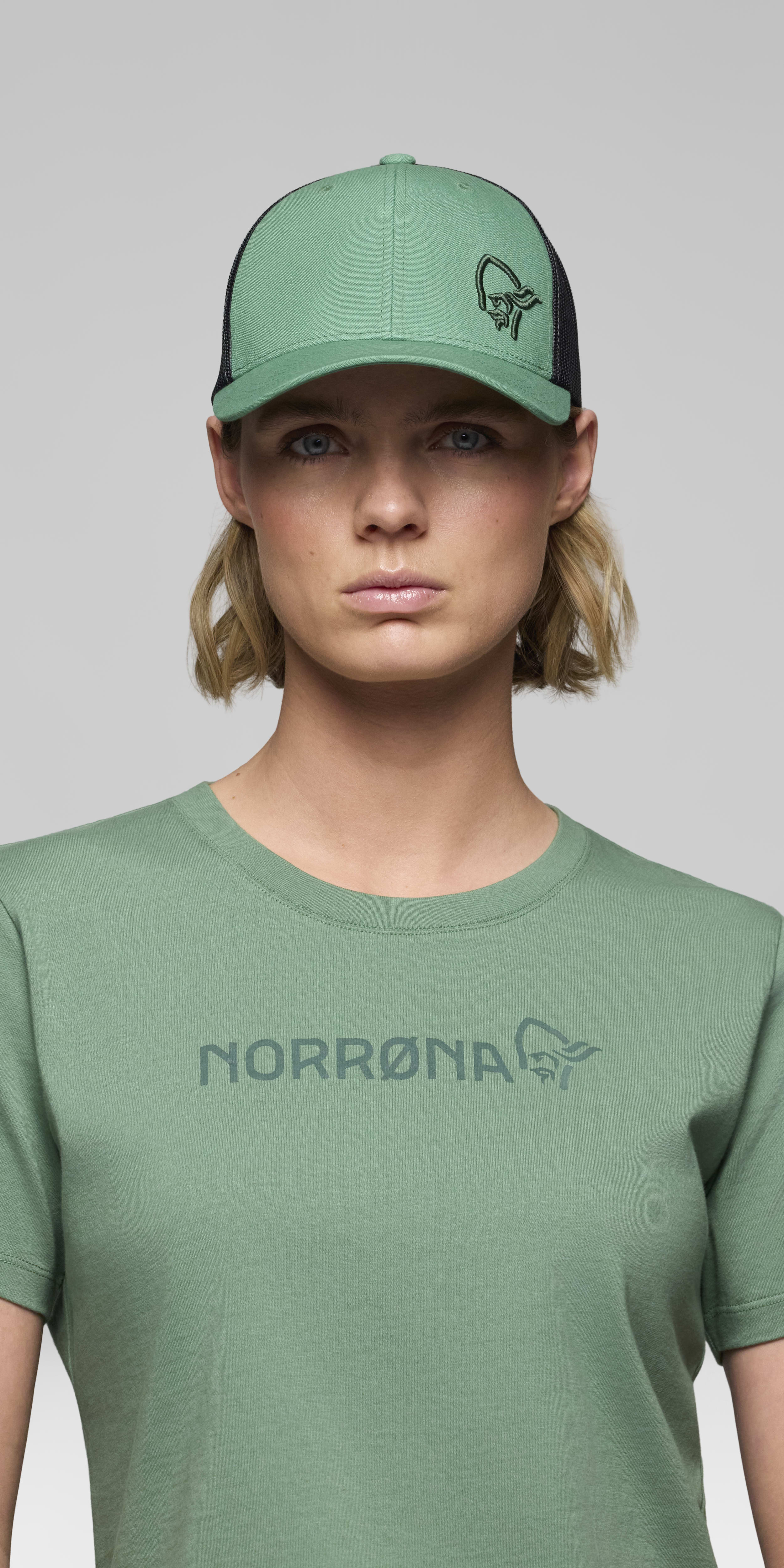 Female Look front image of 29 snap back trucker mesh Cap Peppermint