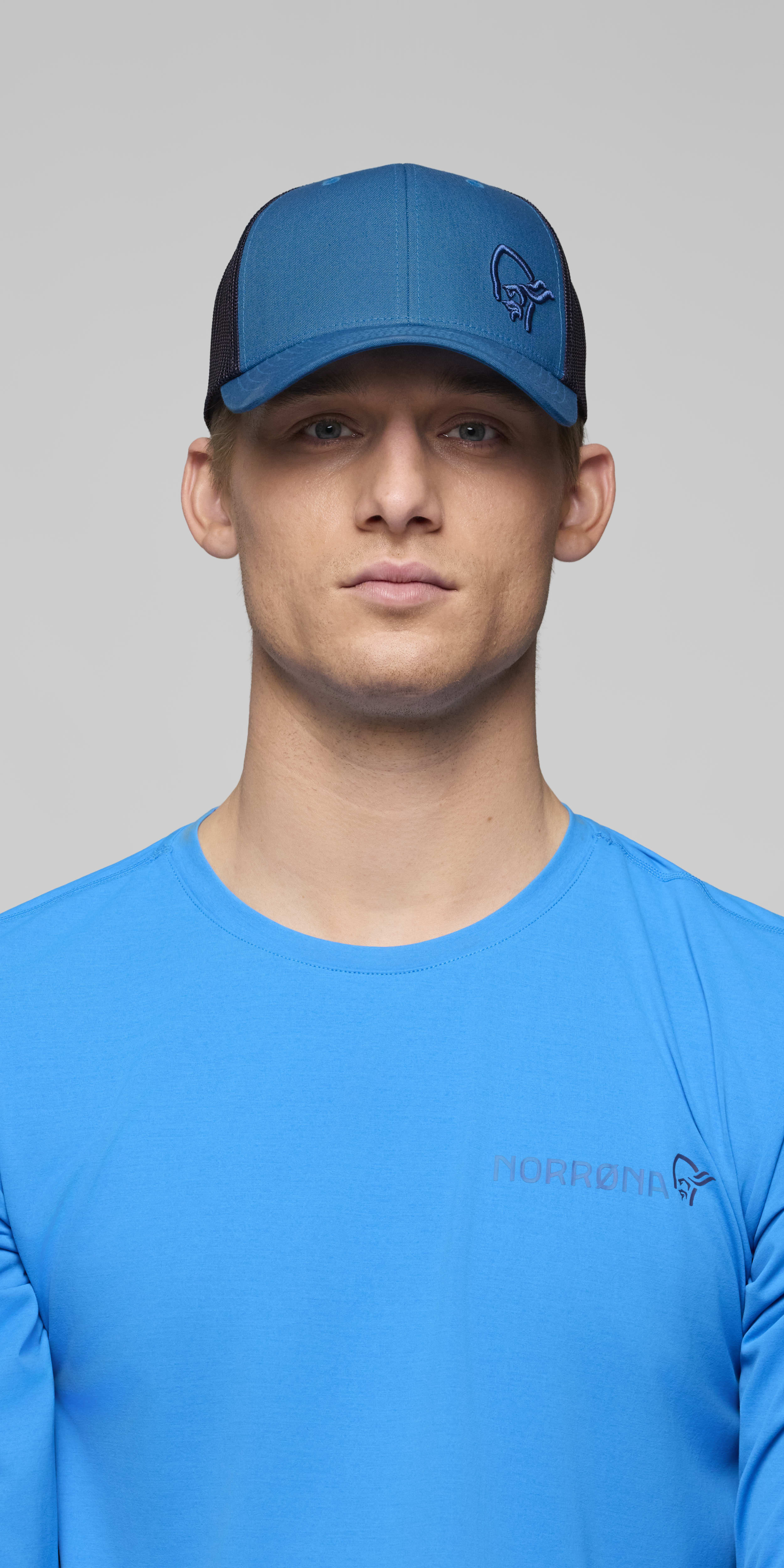 Female Look front image of 29 snap back trucker mesh Cap Brilliant Blue
