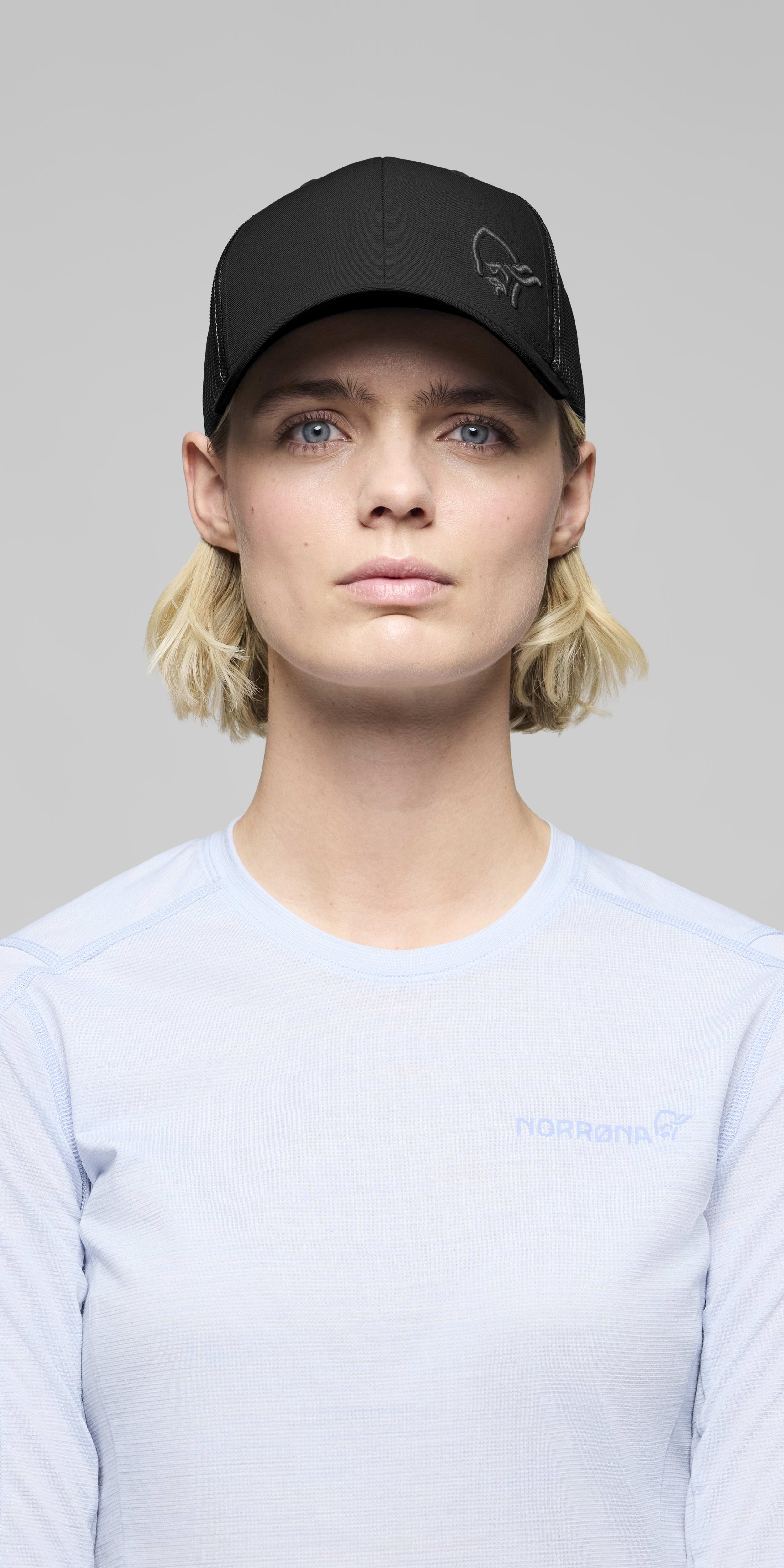 Female Look front image of 29 snap back trucker mesh Cap Caviar Black