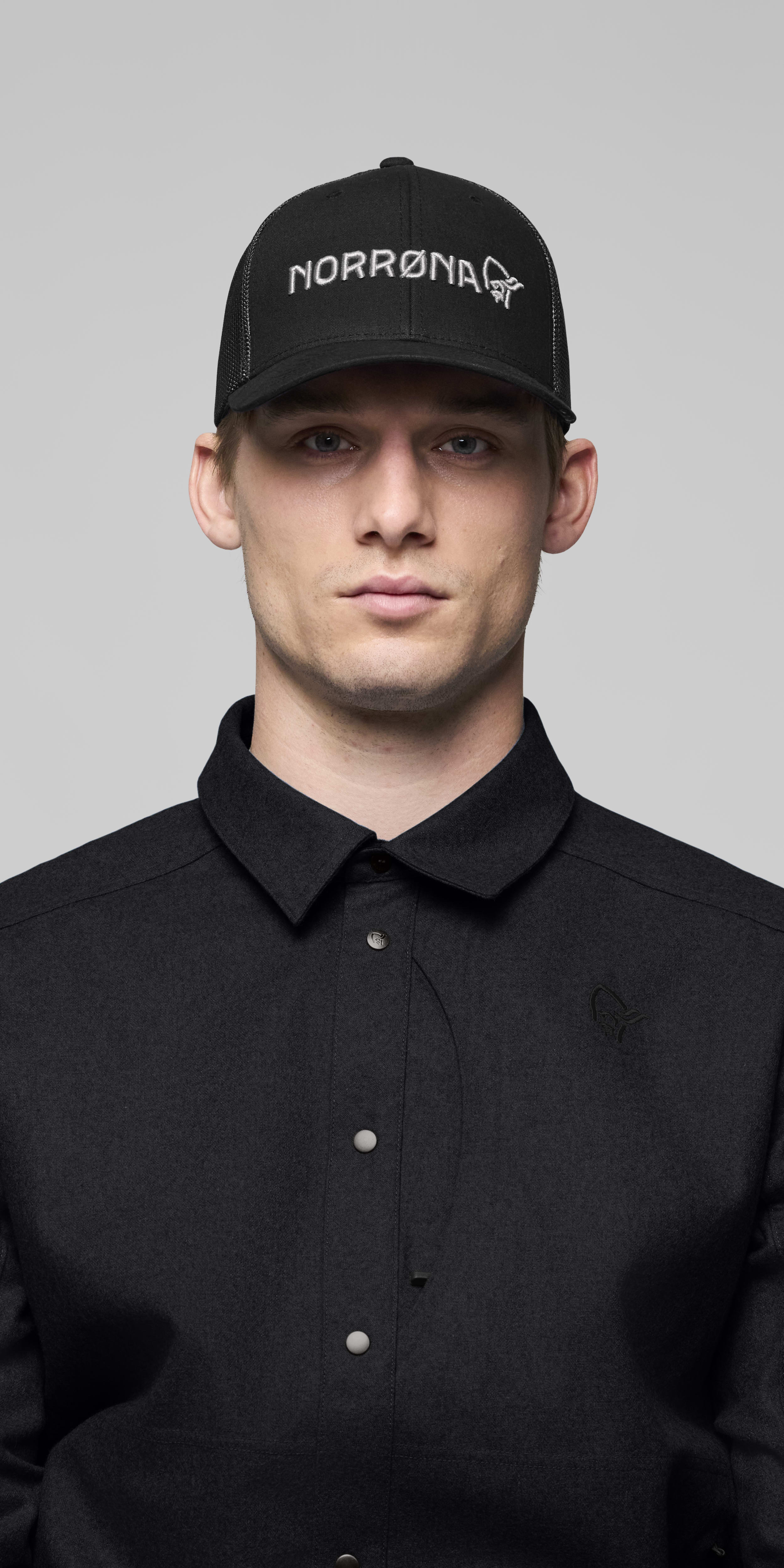Female Look front image of 29 Flexfit 3D Cap Caviar Black