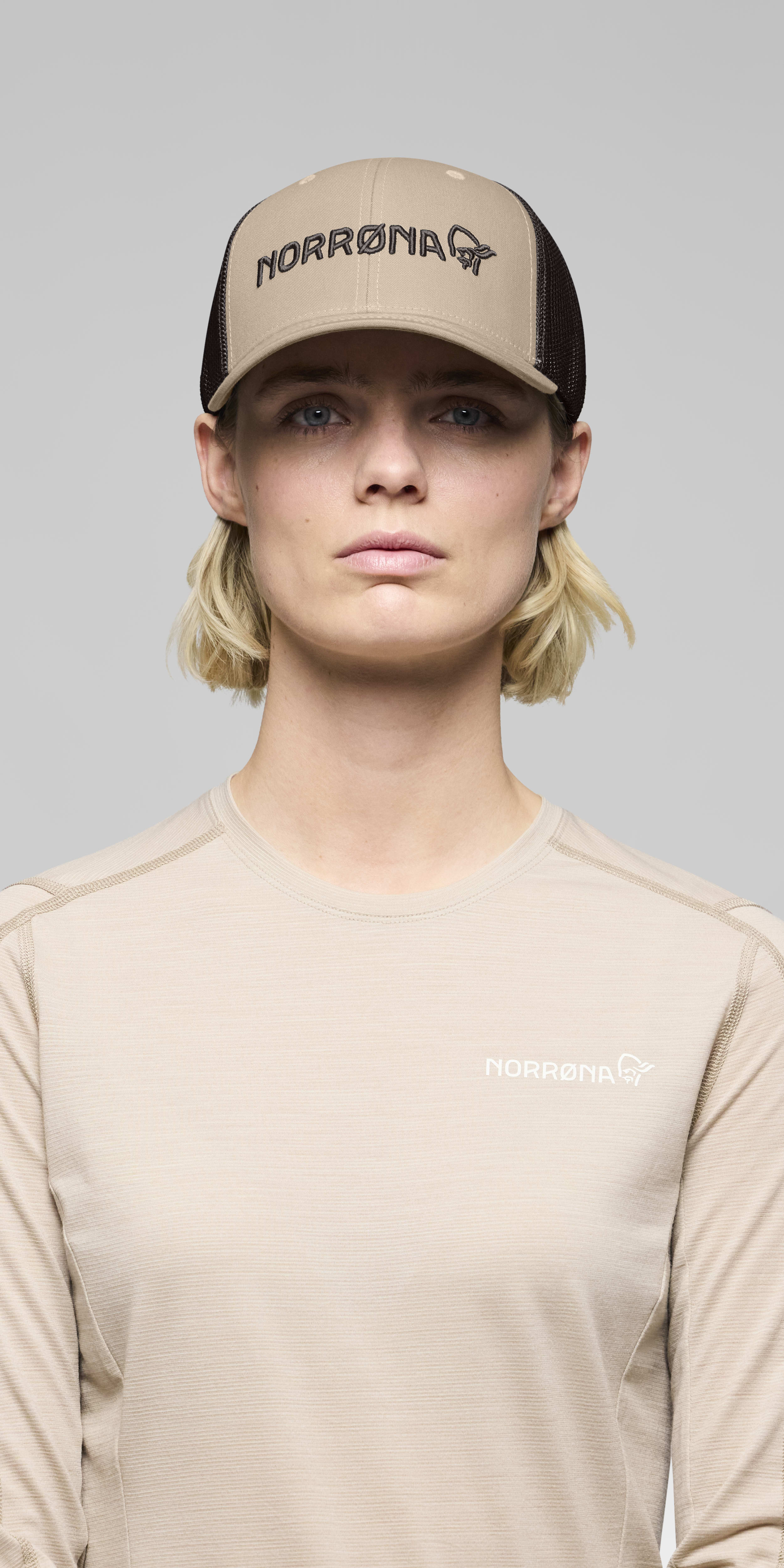 Female Look front image of 29 Flexfit 3D Cap Oyster Gray
