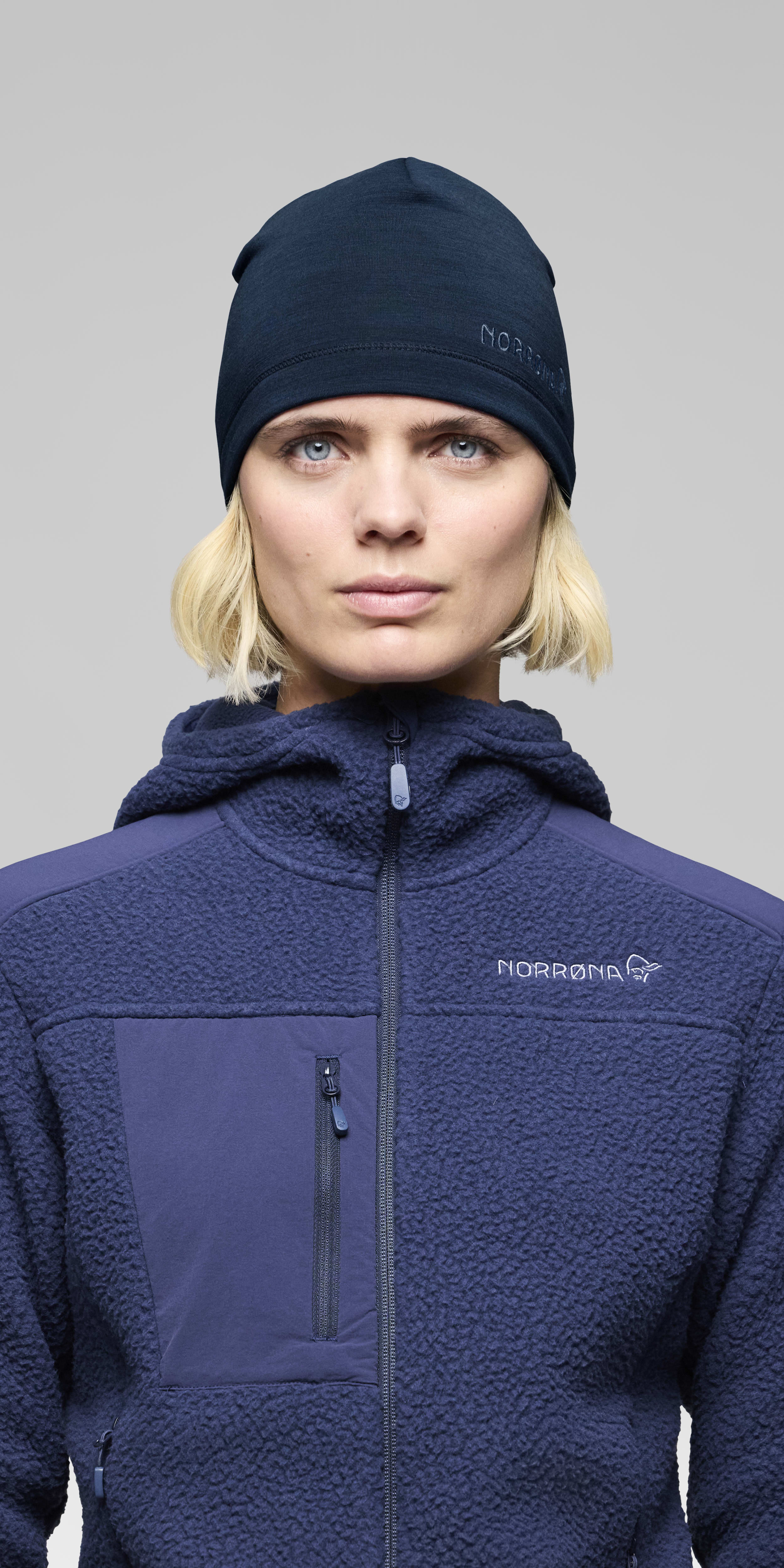 Female Look front image of 29 warmwool2 Beanie Indigo Night