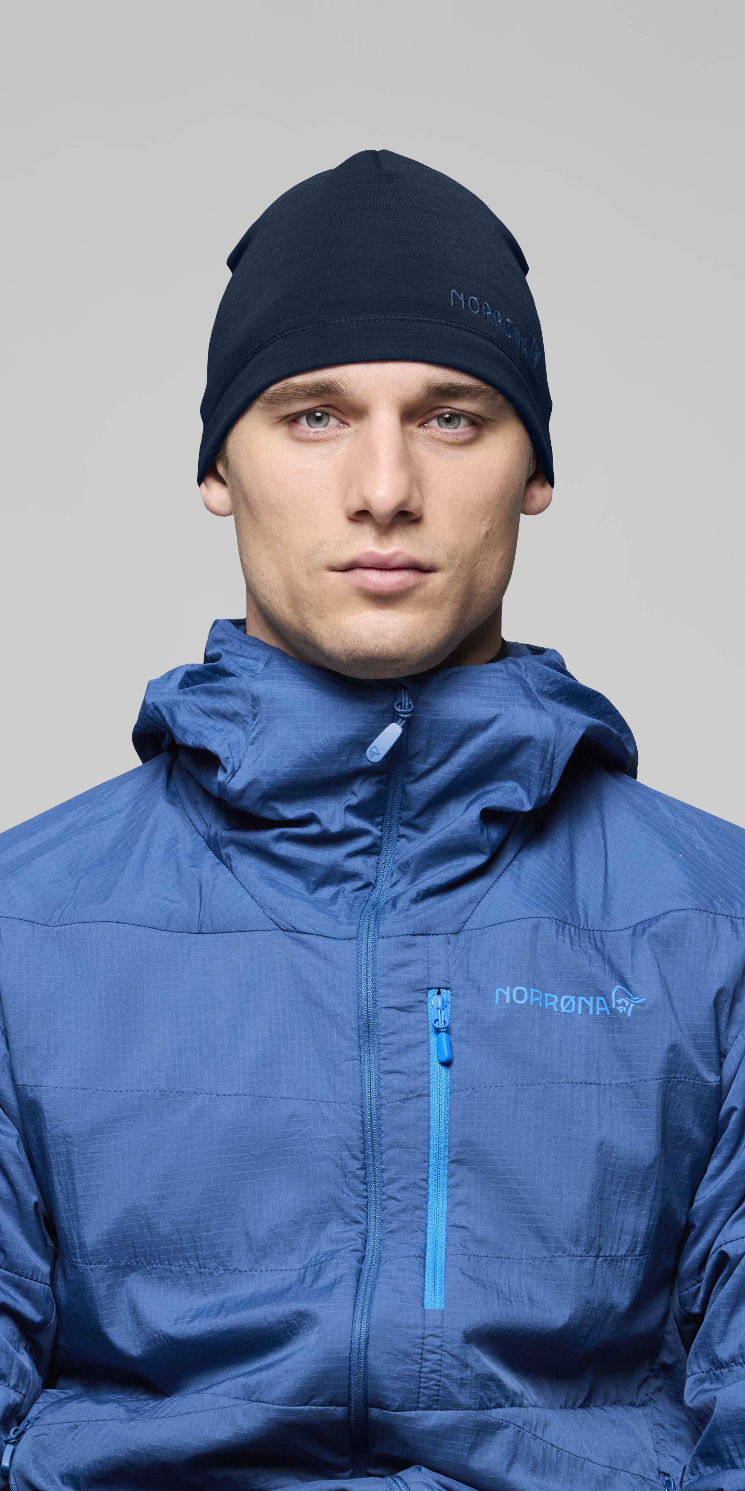 Female Look front image of 29 warmwool2 Beanie Indigo Night