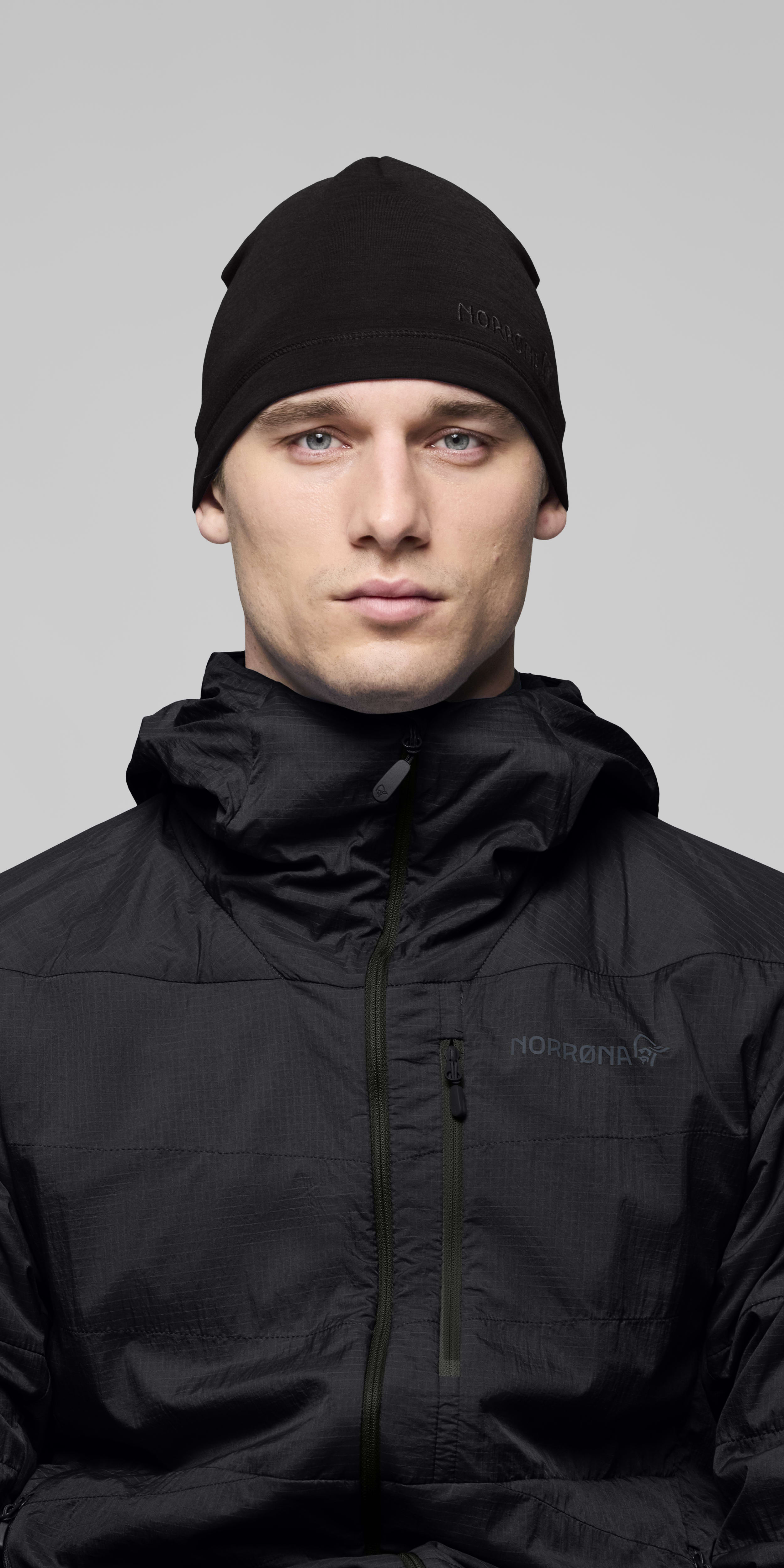 Female Look front image of 29 warmwool2 Beanie Caviar Black
