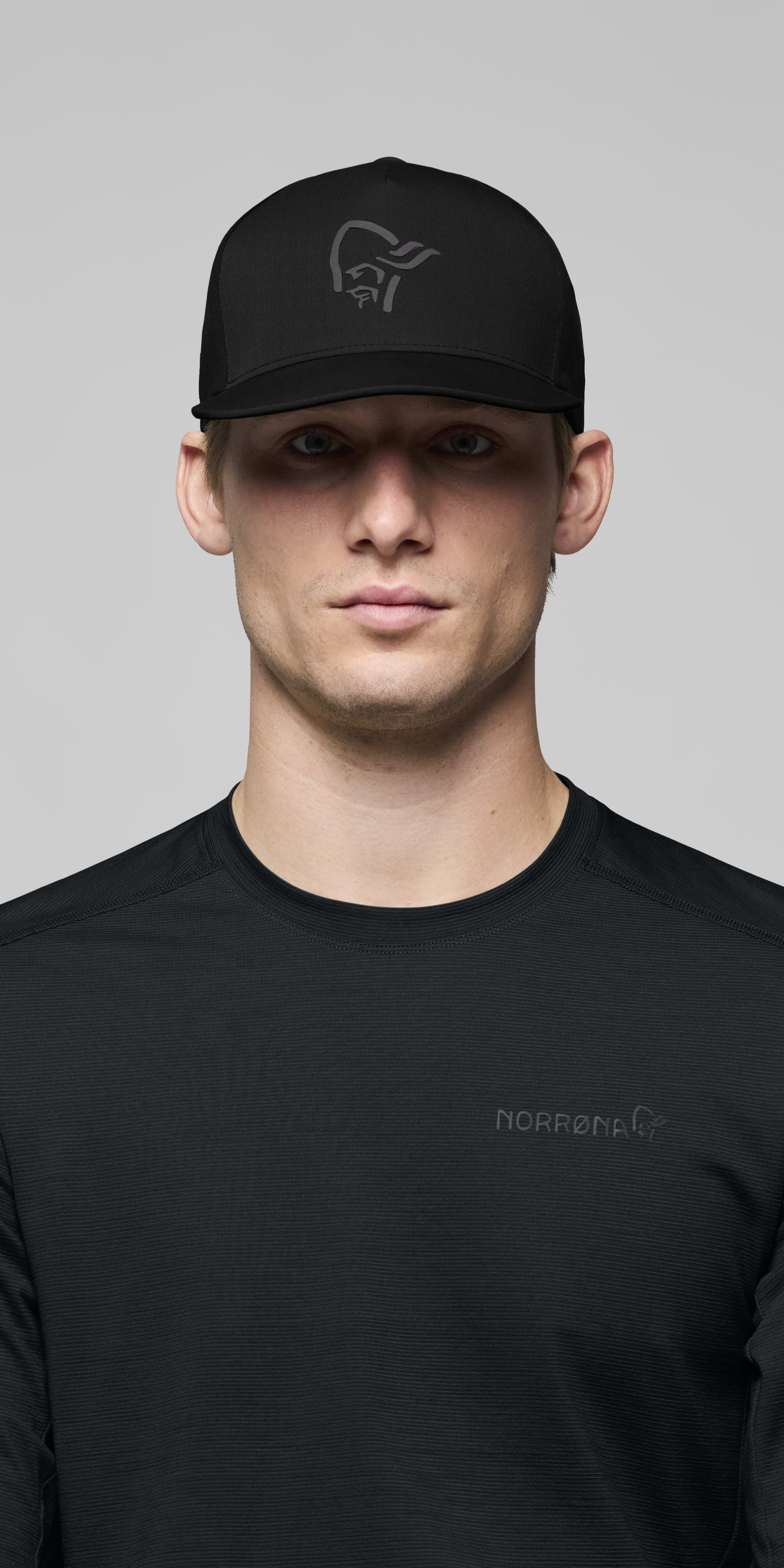 Female Look front image of 29 tech trucker Cap Caviar Black