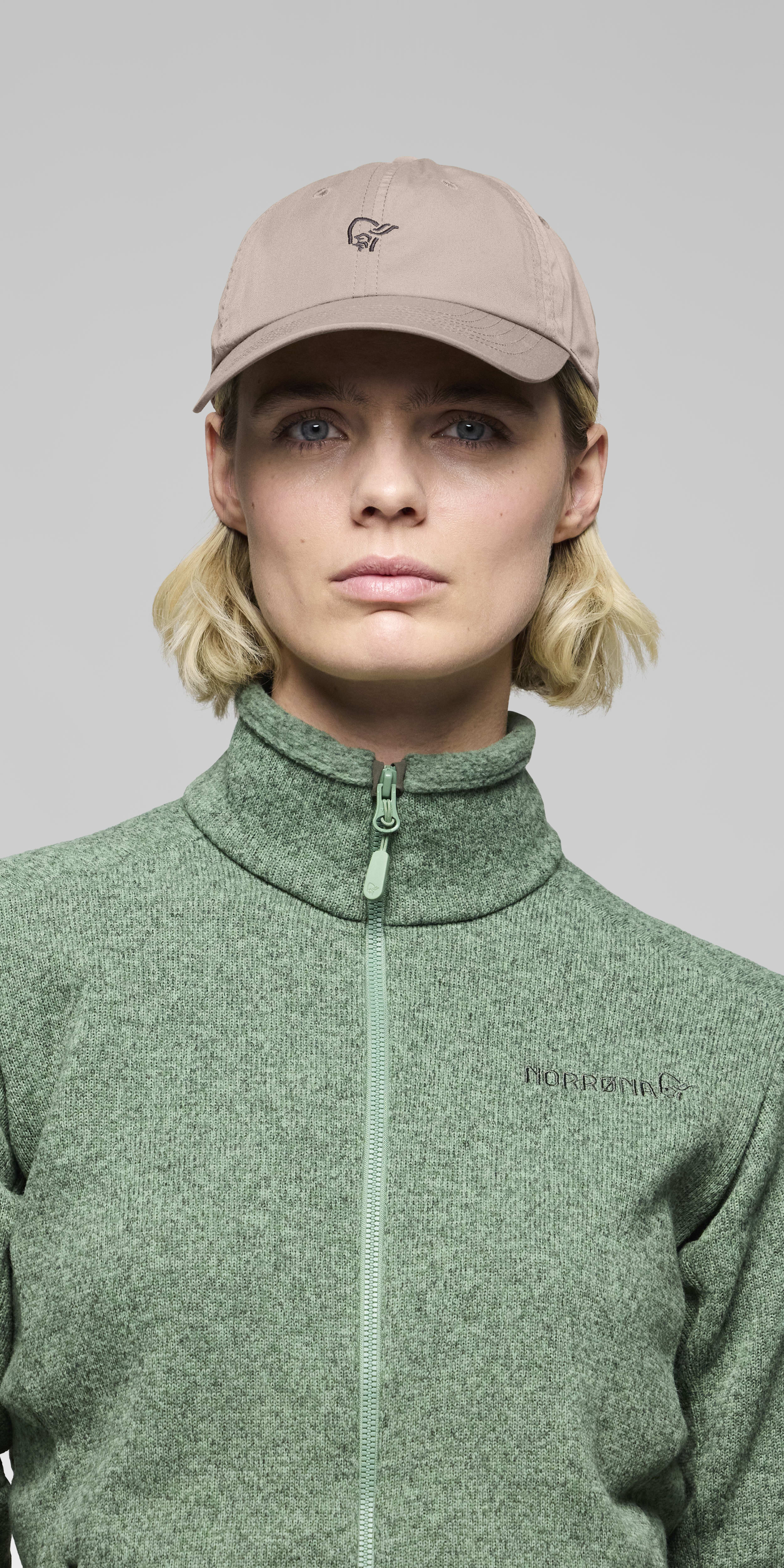 Female Look front image of 29 tech sport Cap Winter Twig