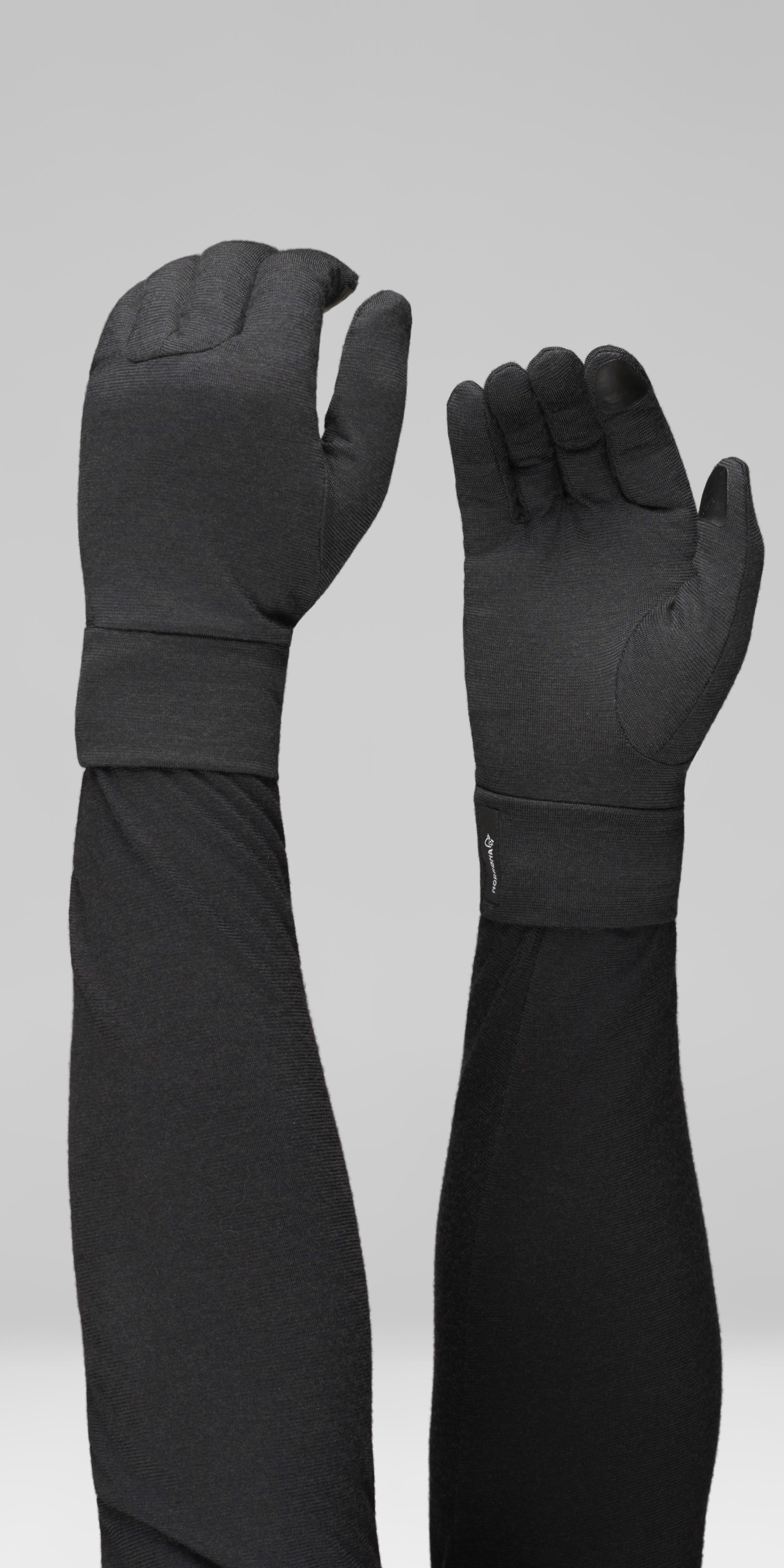 Female Look front image of 29 pureUll liner Gloves Caviar Black