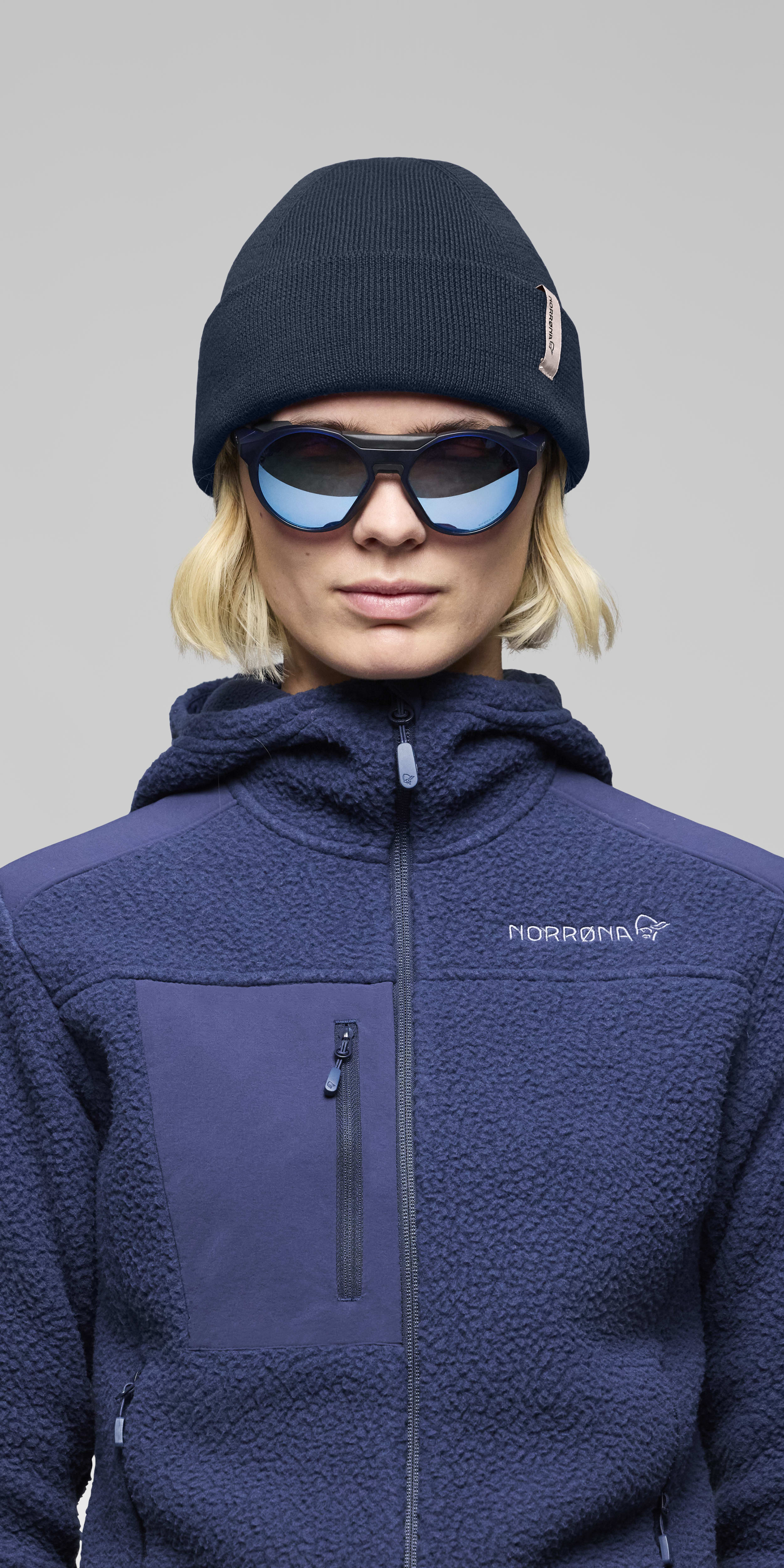 Female Look front image of 29 equaliser Beanie Indigo Night