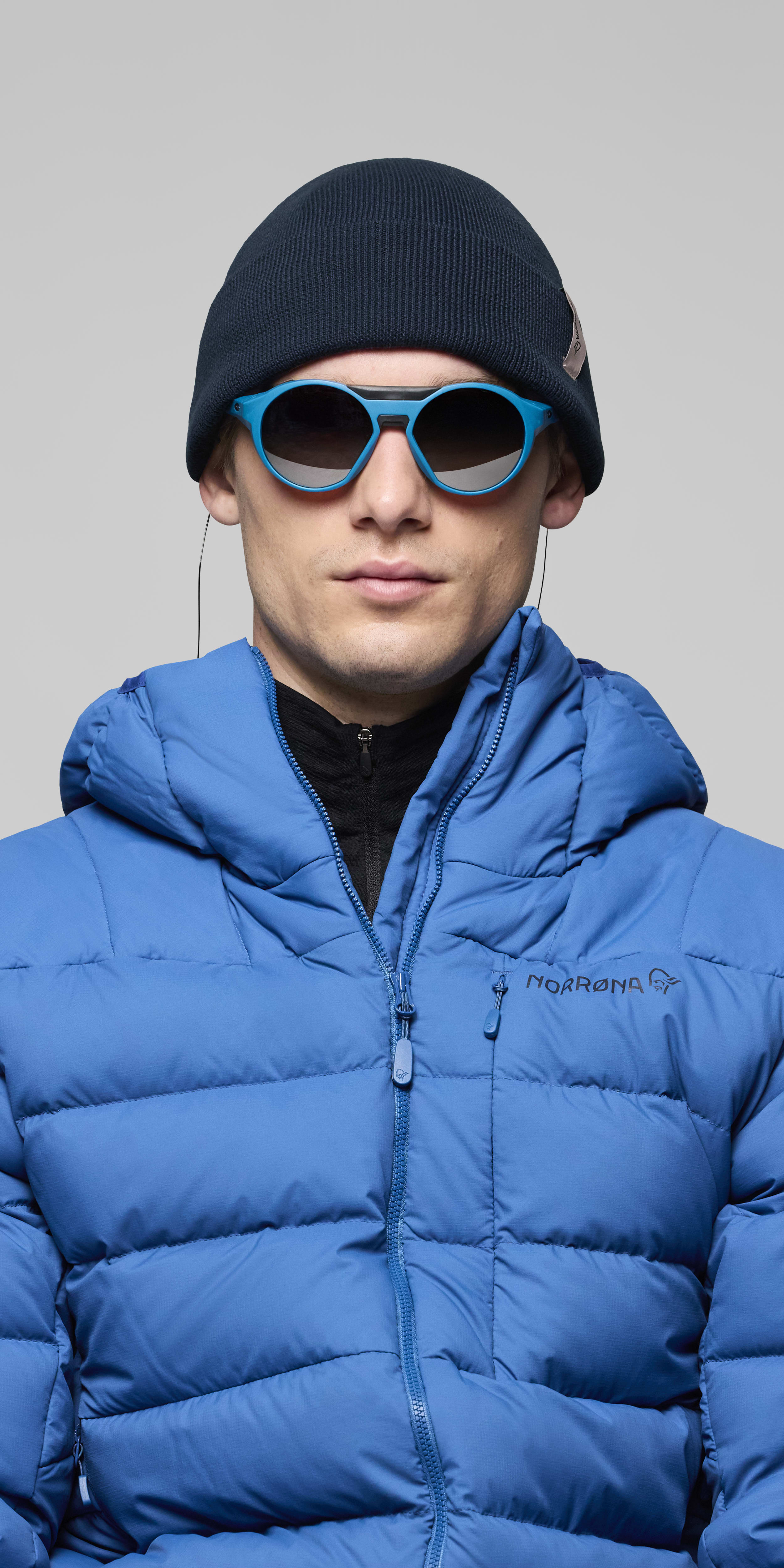 Female Look front image of 29 equaliser Beanie Indigo Night
