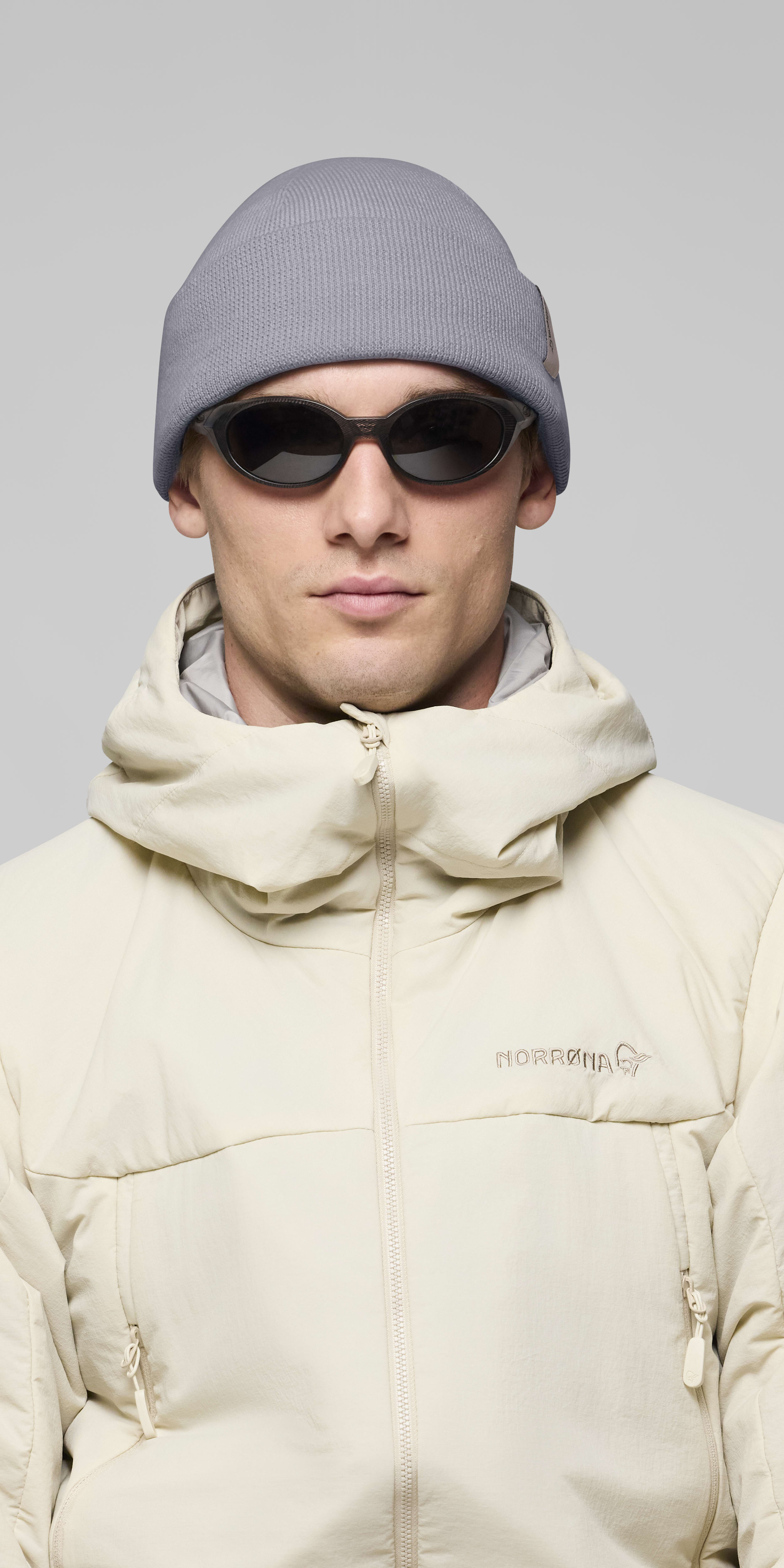Female Look front image of 29 equaliser Beanie Grey Melange