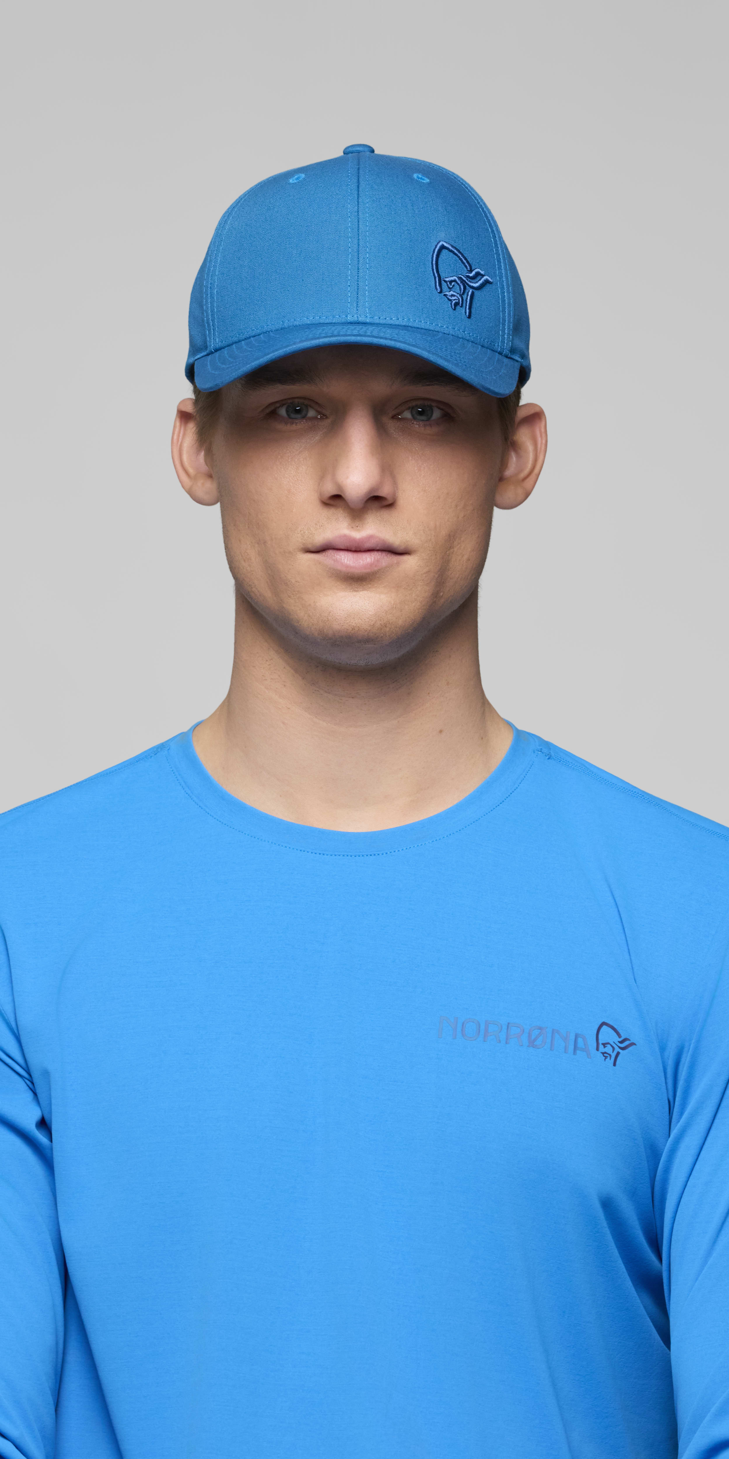 Female Look front image of 29 cotton trucker Cap Brilliant Blue