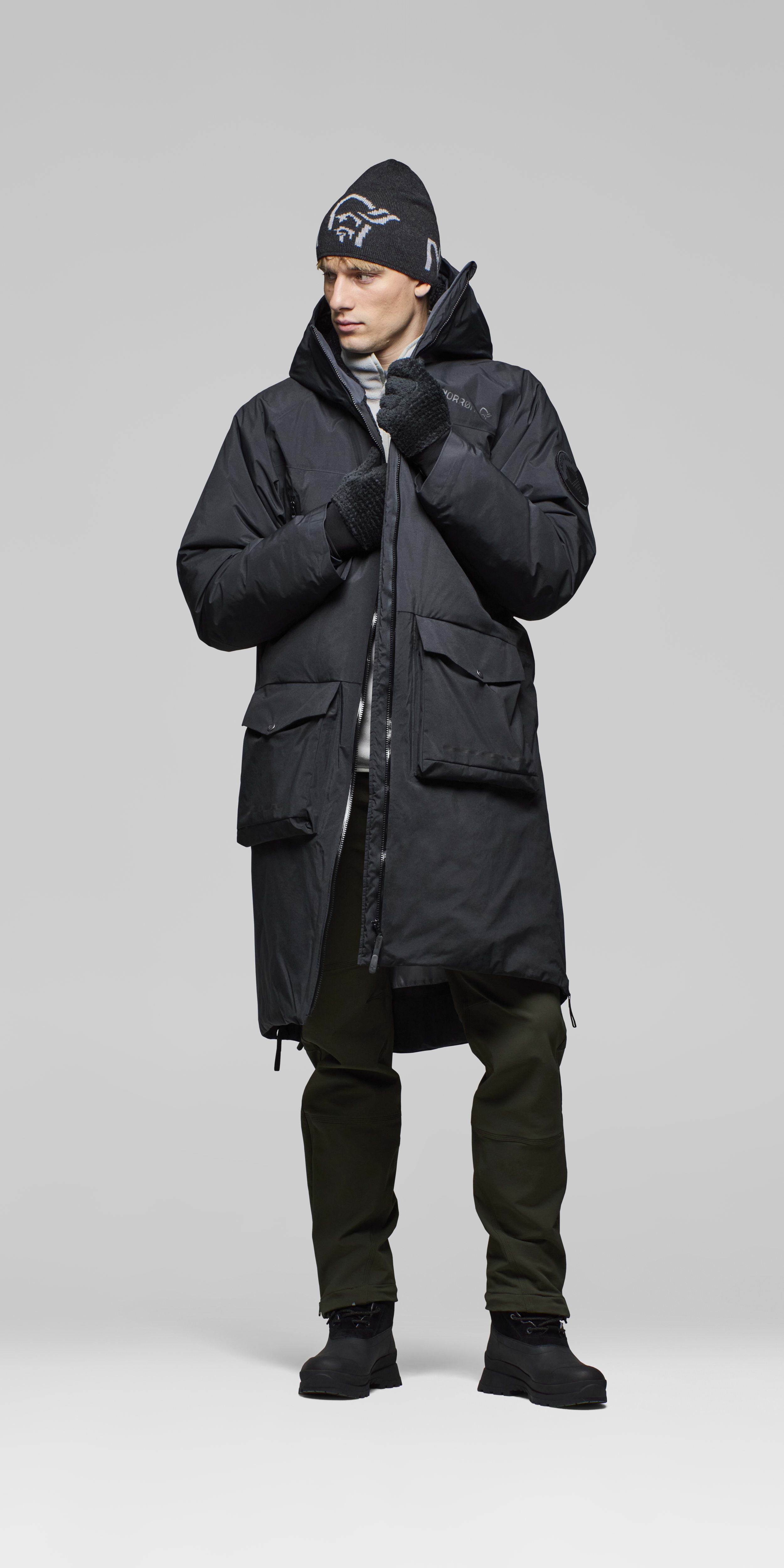 Male Look opening image of unstad Gore-Tex Parka Caviar Black