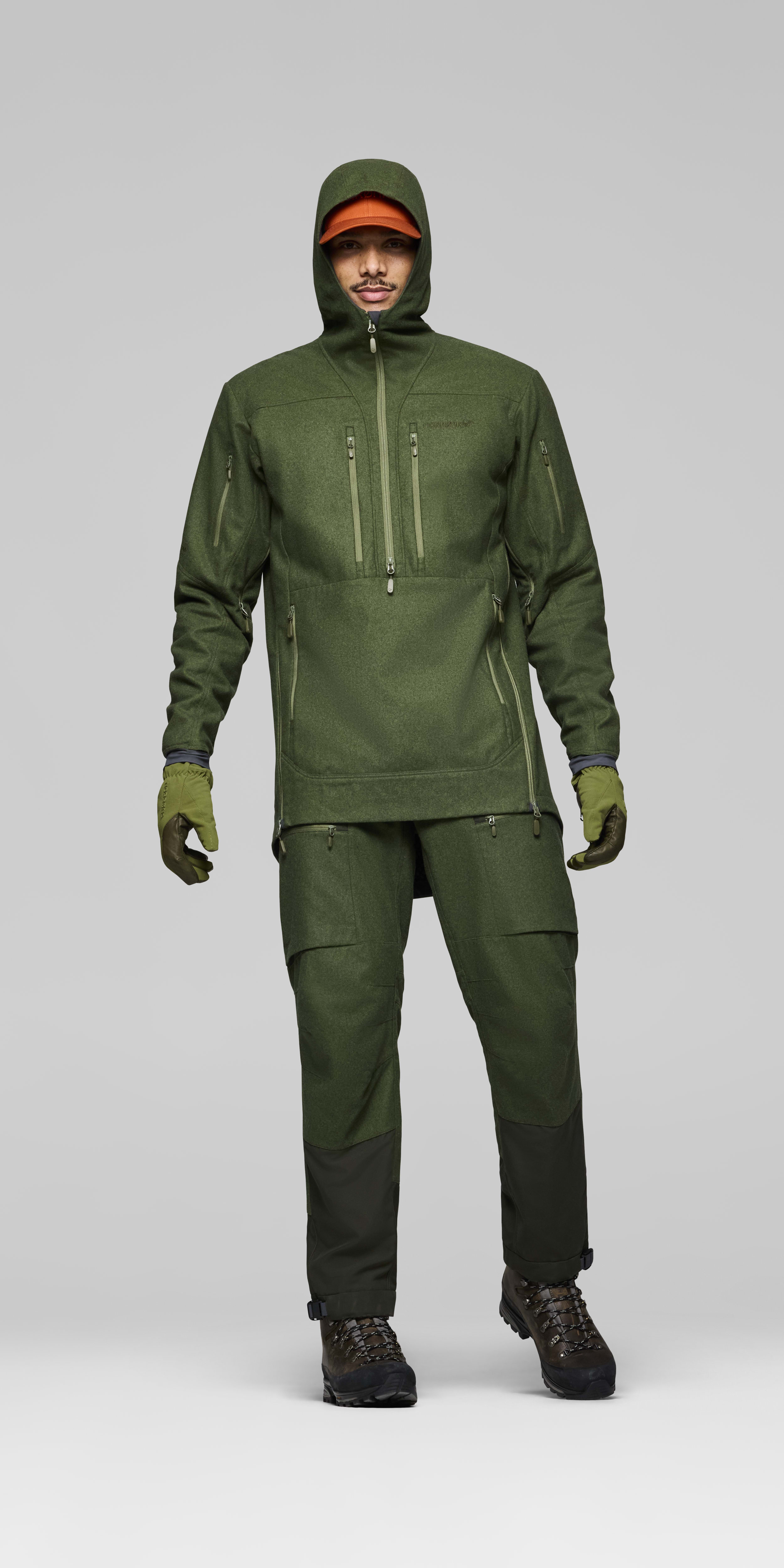 Male Look opening image of kvinnherad wool Smock Olive Night