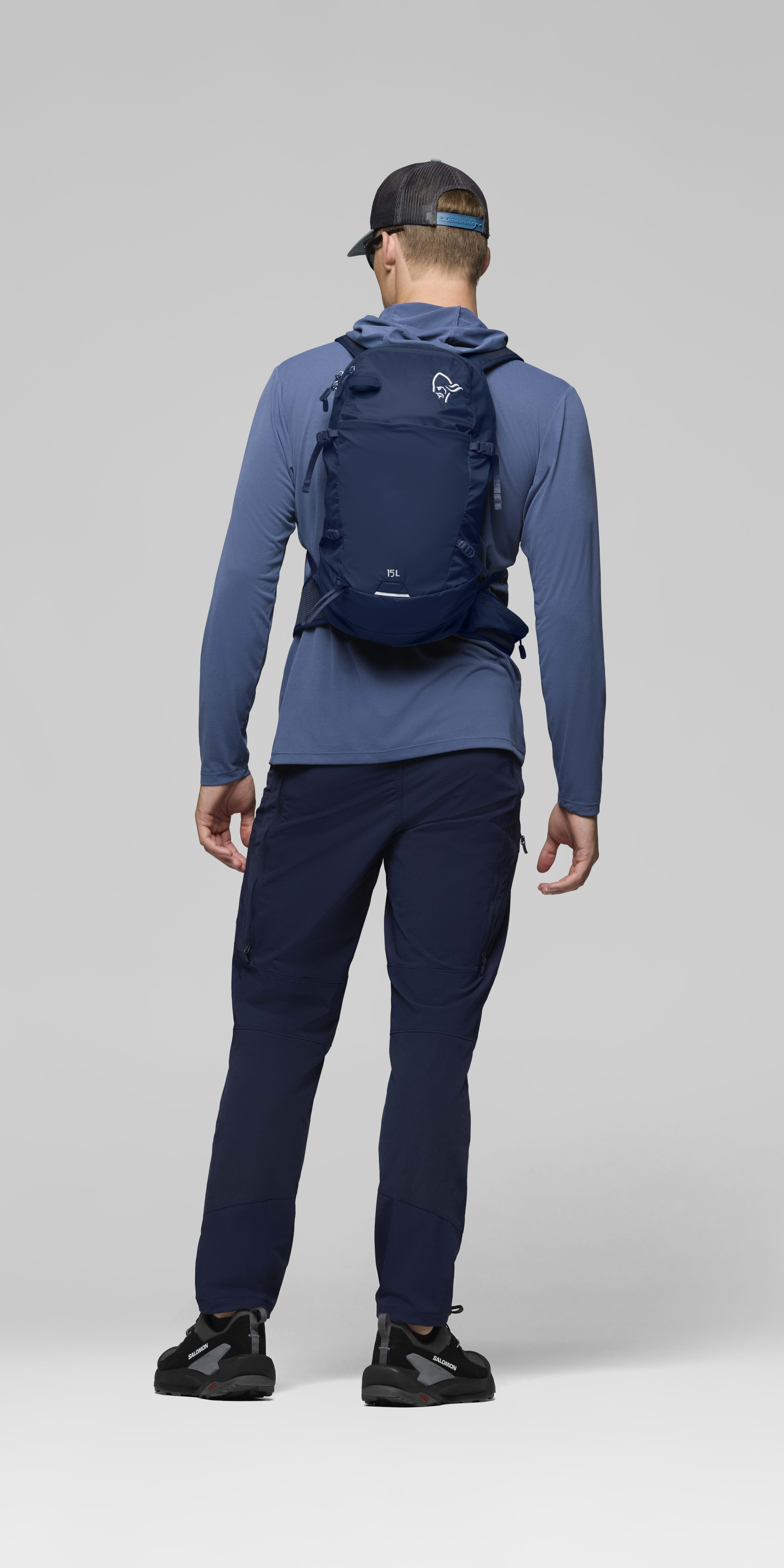Female Look front image of femund econyl70 15L Pack Indigo Night