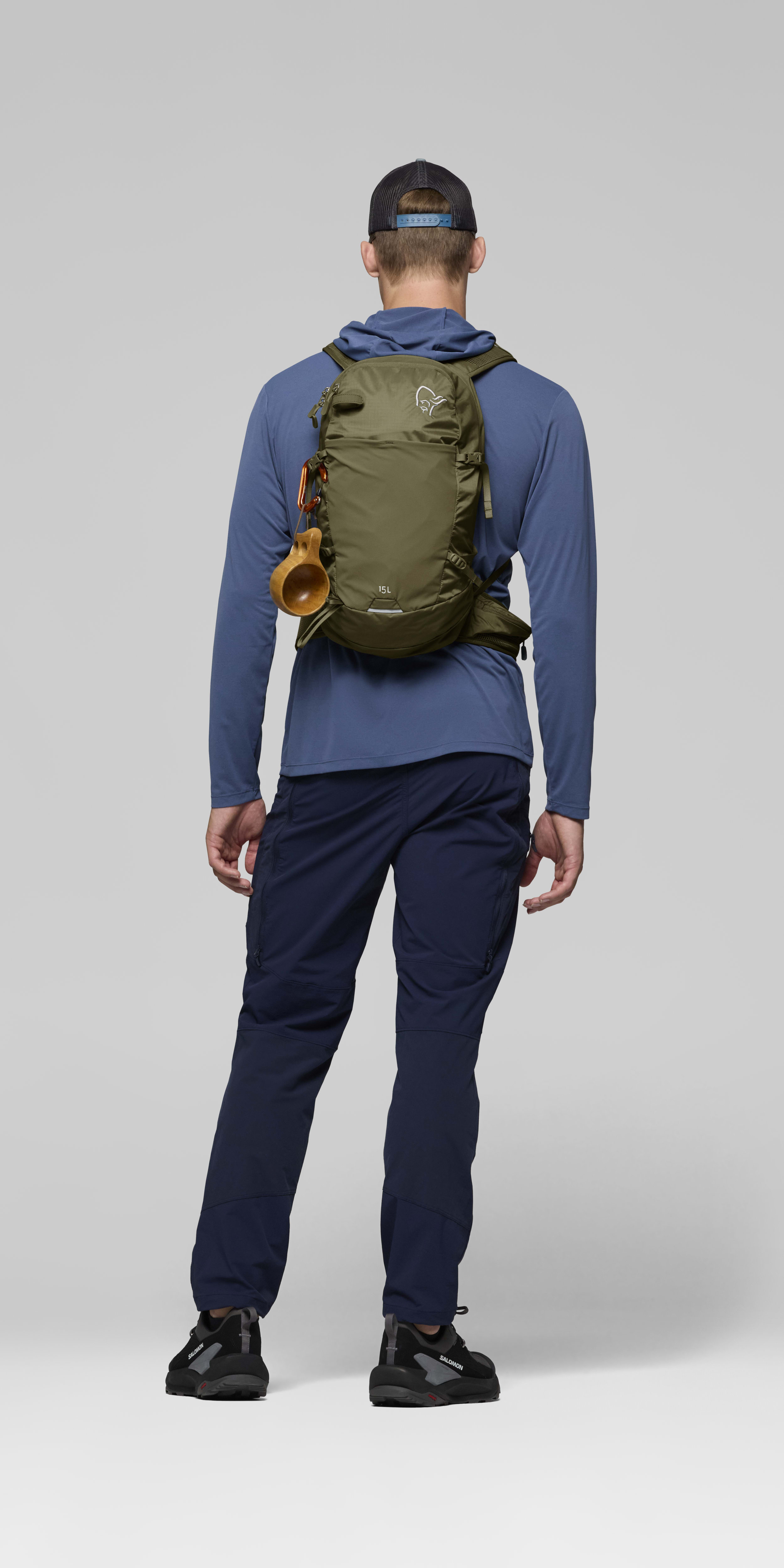 Female Look opening image of femund econyl70 15L Pack Olive Night