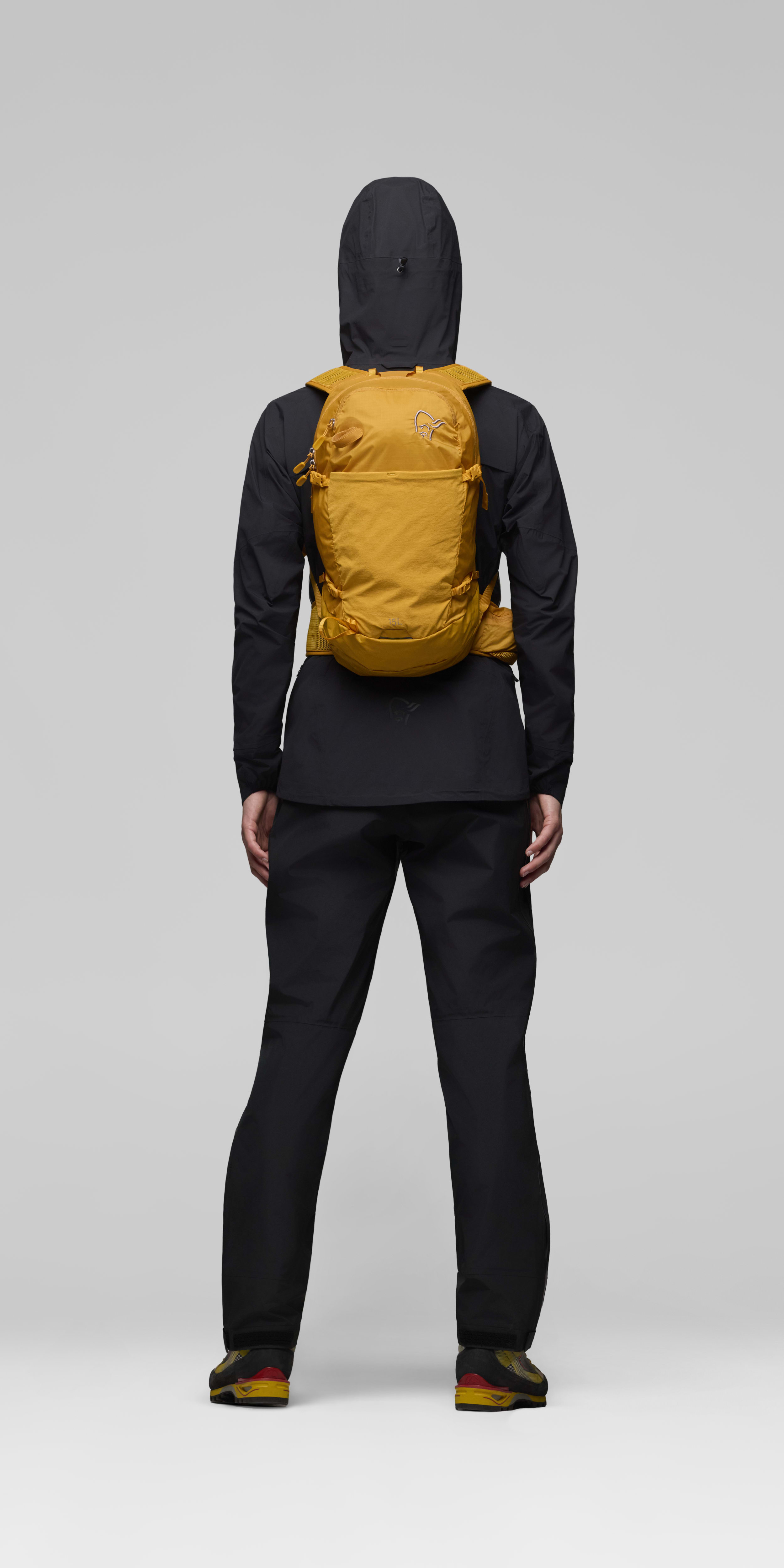 Female Look front image of femund econyl70 15L Pack Sunflower