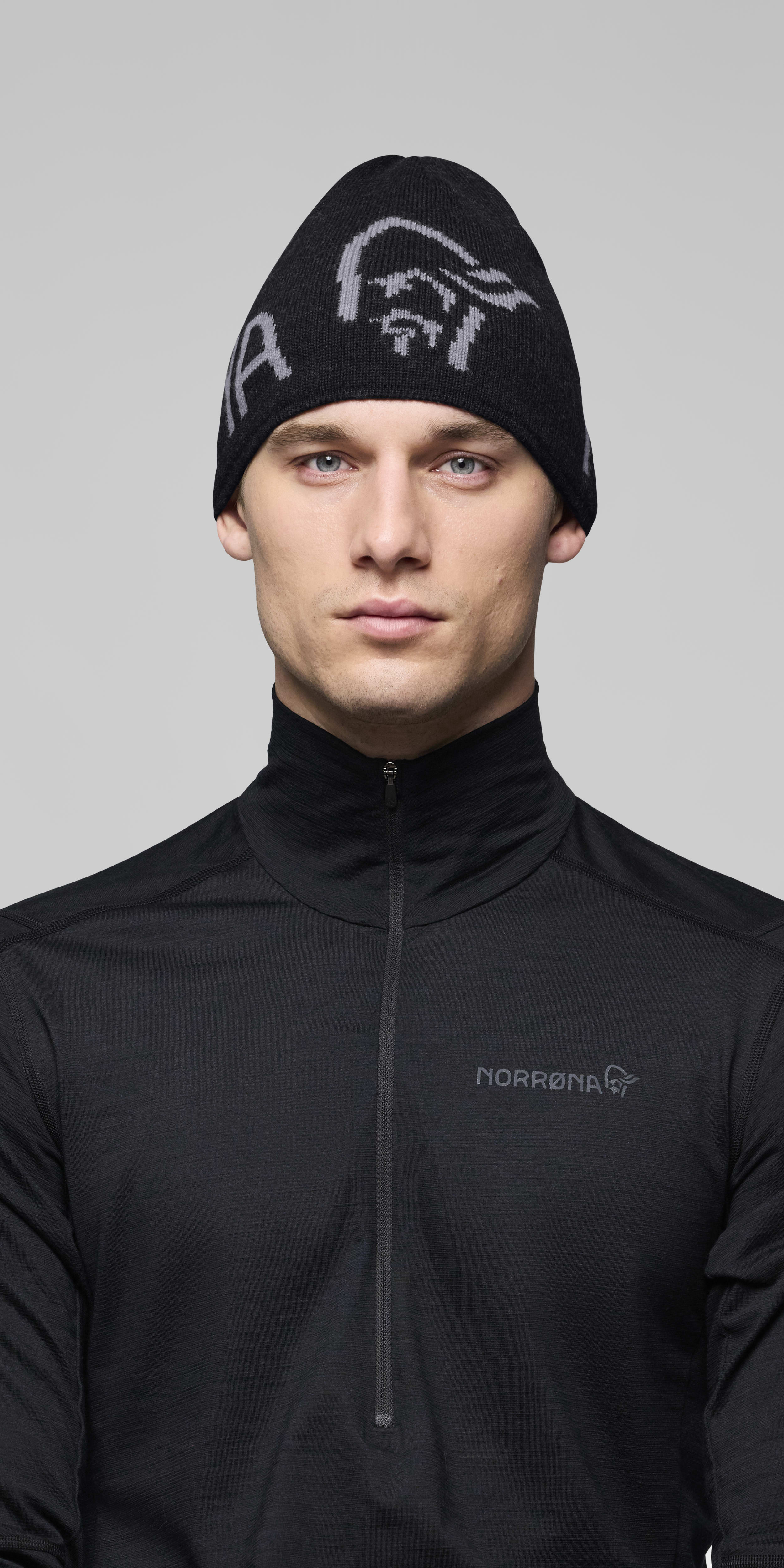 Female Look front image of 29 mid merinoUll logo Beanie Caviar Melange