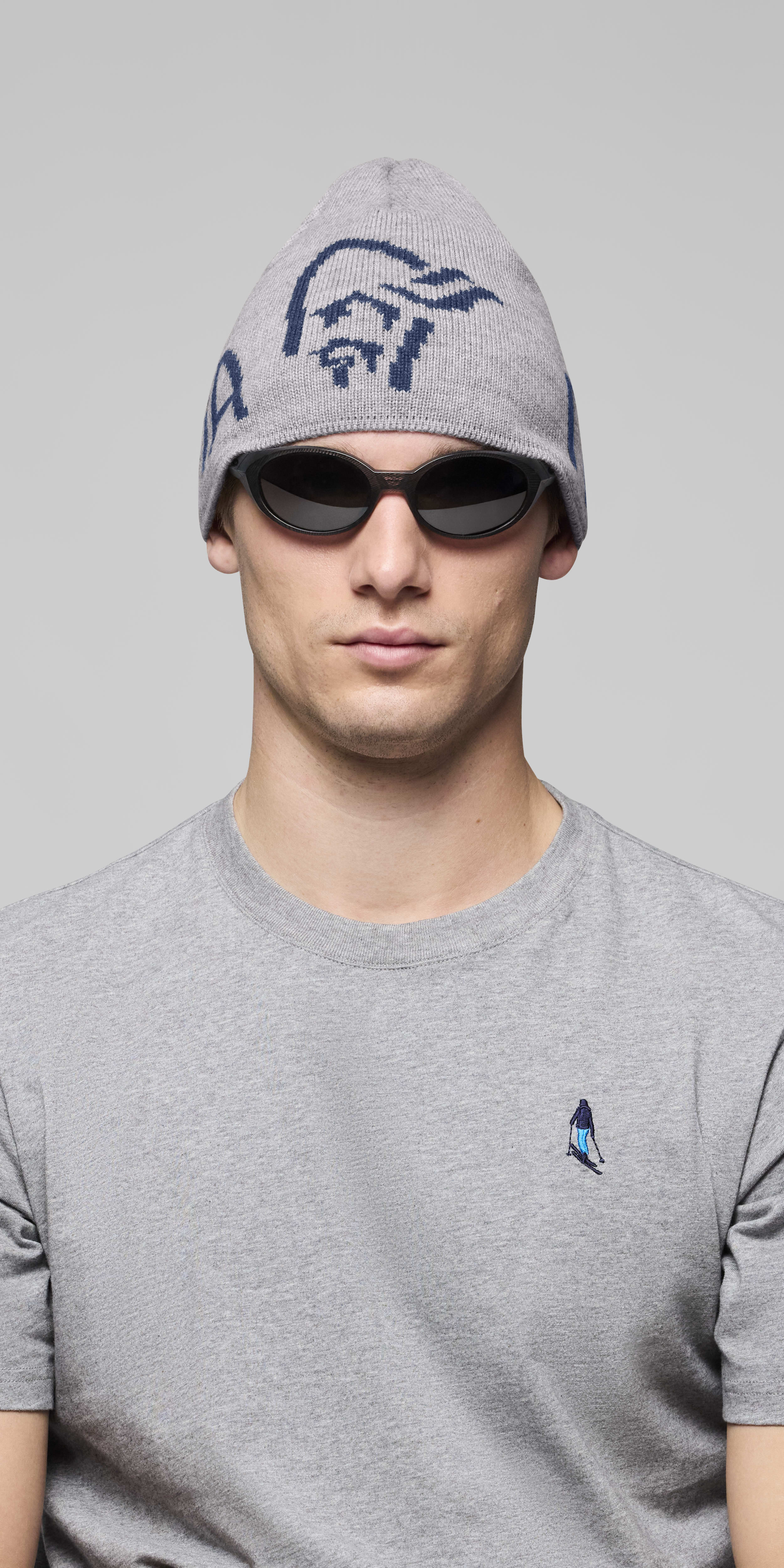 Female Look front image of 29 mid merinoUll logo Beanie Grey Melange