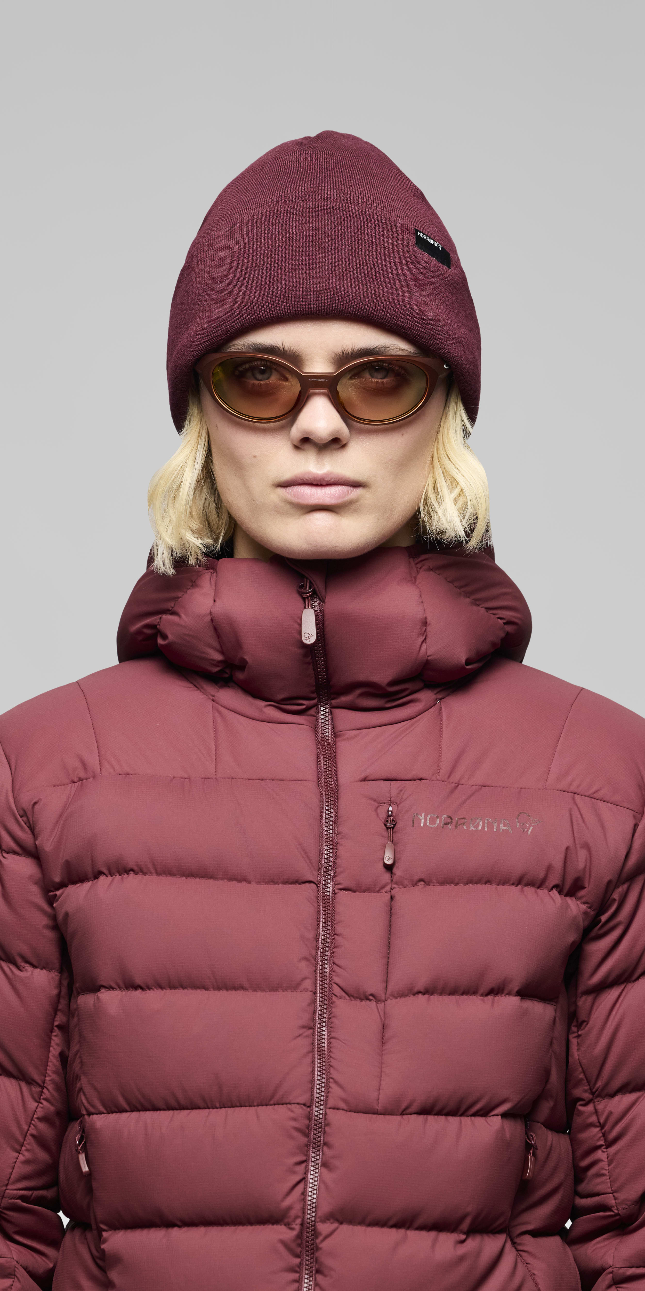 Female Look front image of 29 mid merinoUll Beanie Port