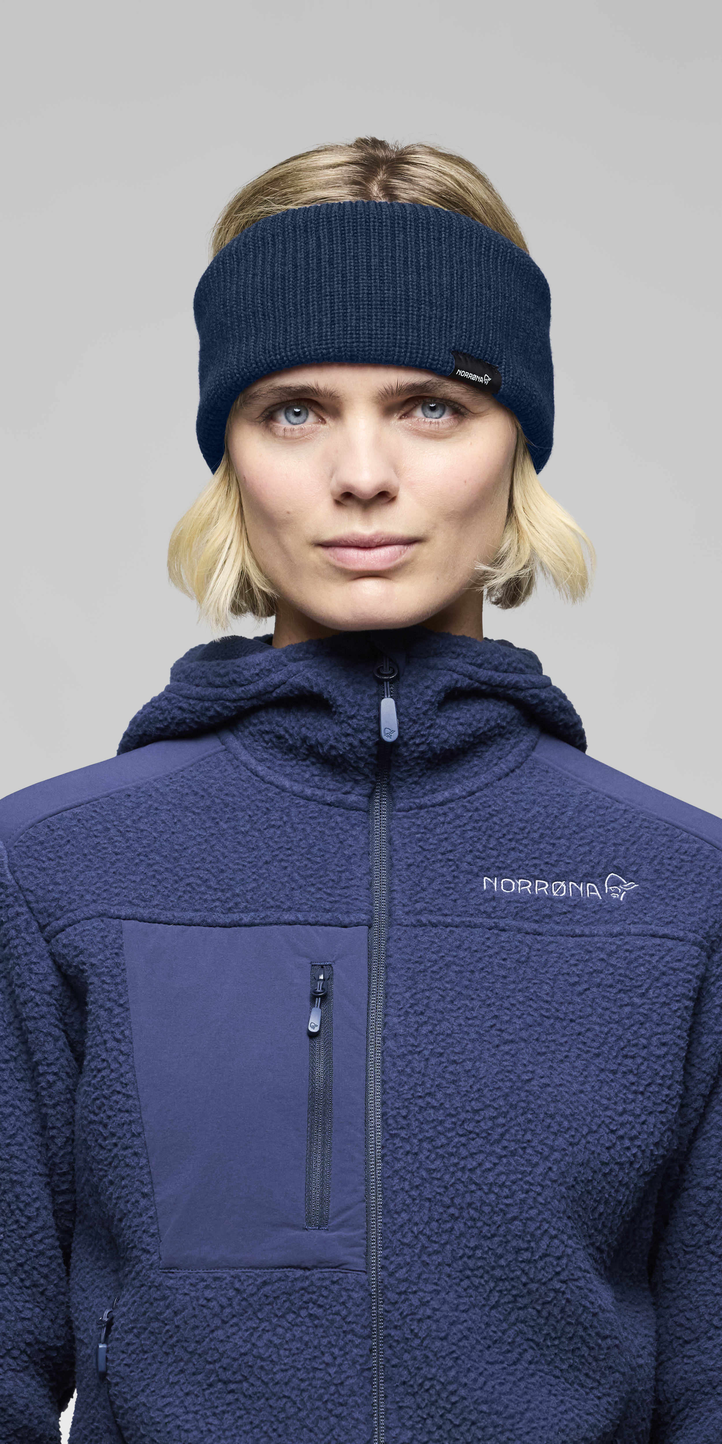 Female Look front image of 29 heavy merinoUll Headband Indigo Night Melange