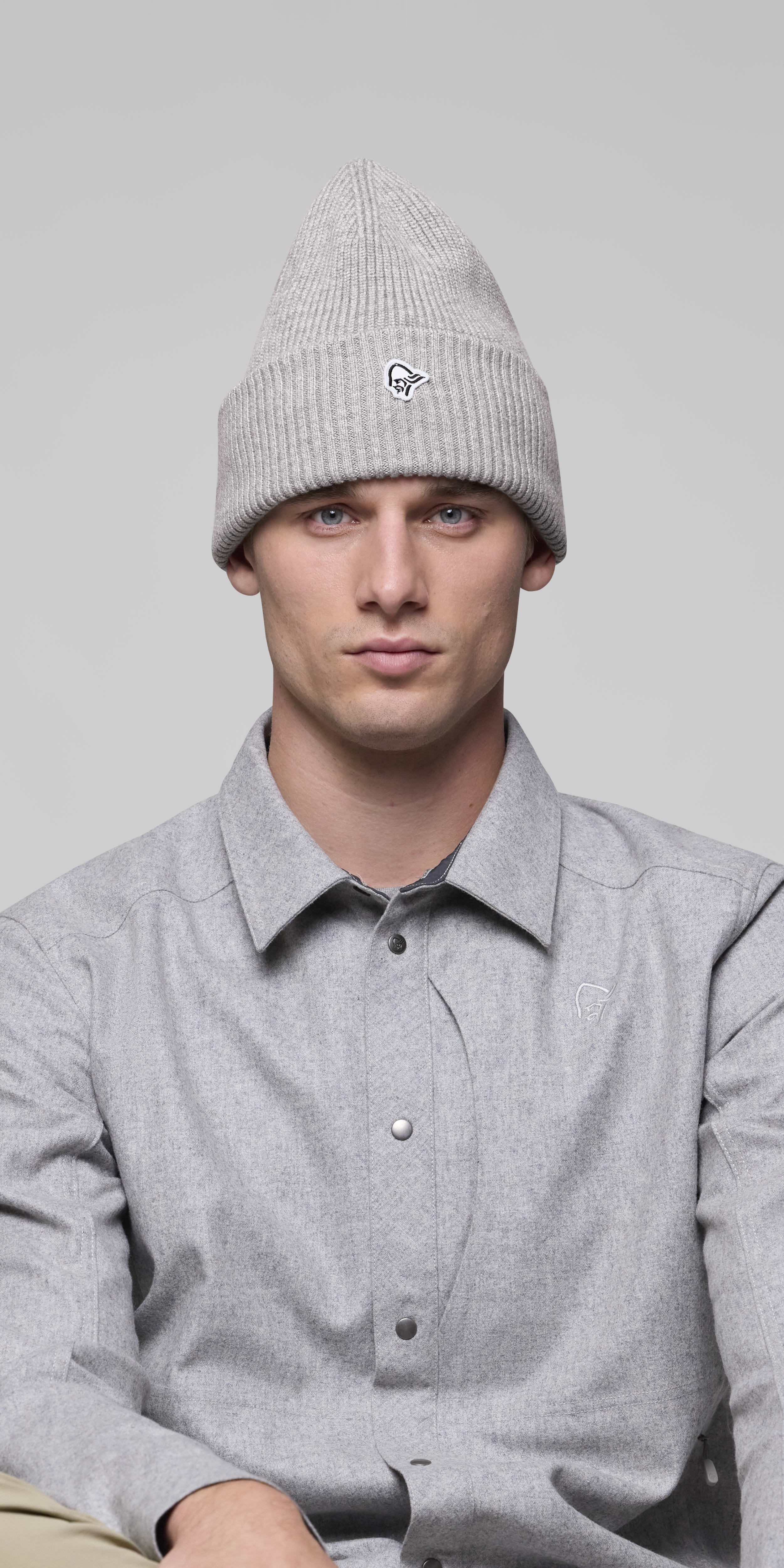 Female Look front image of 29 heavy merinoUll contrast Beanie Grey Melange