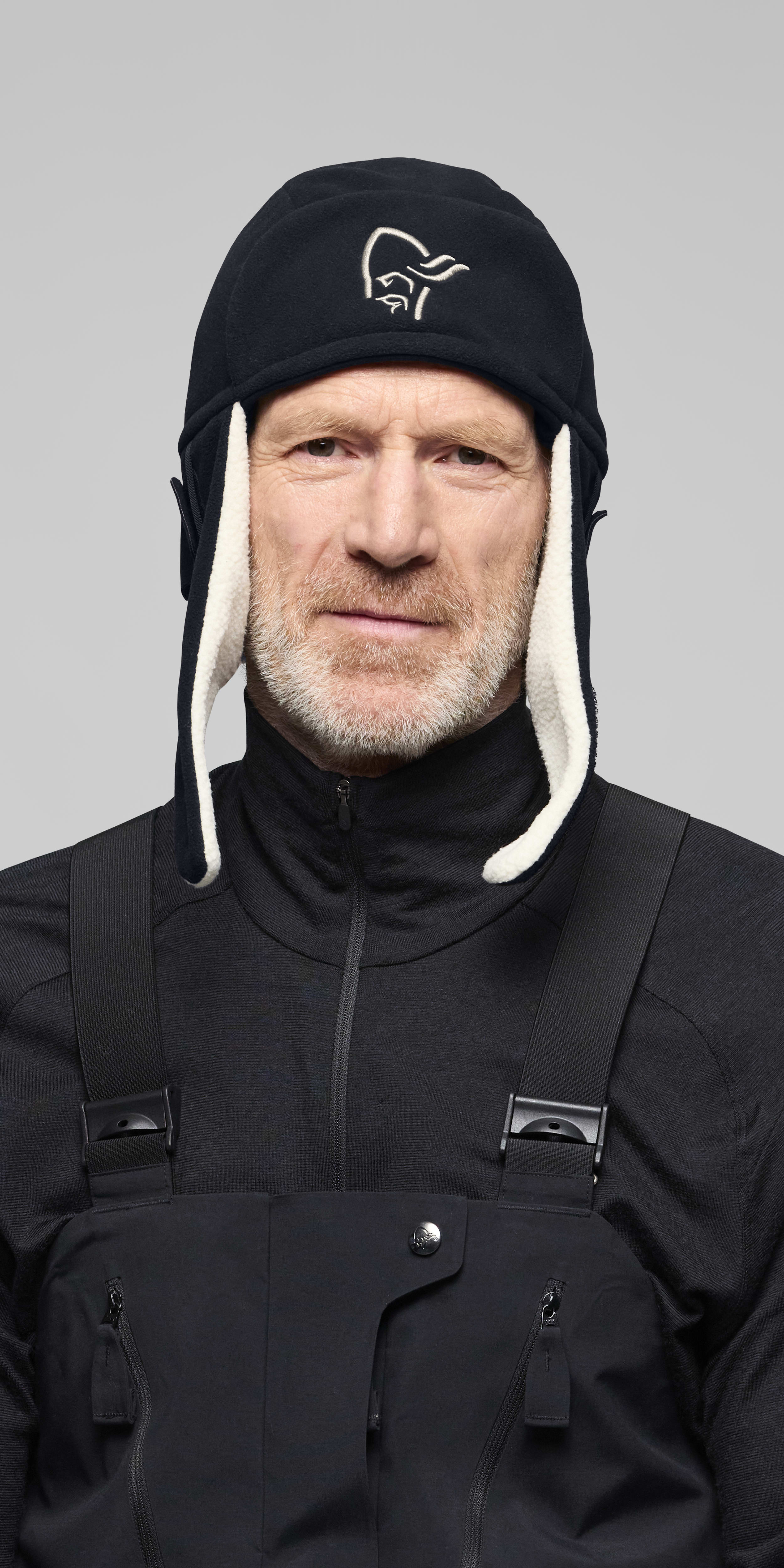 Female Look front image of arktis Windstopper Ousland Edition Cap Caviar Black