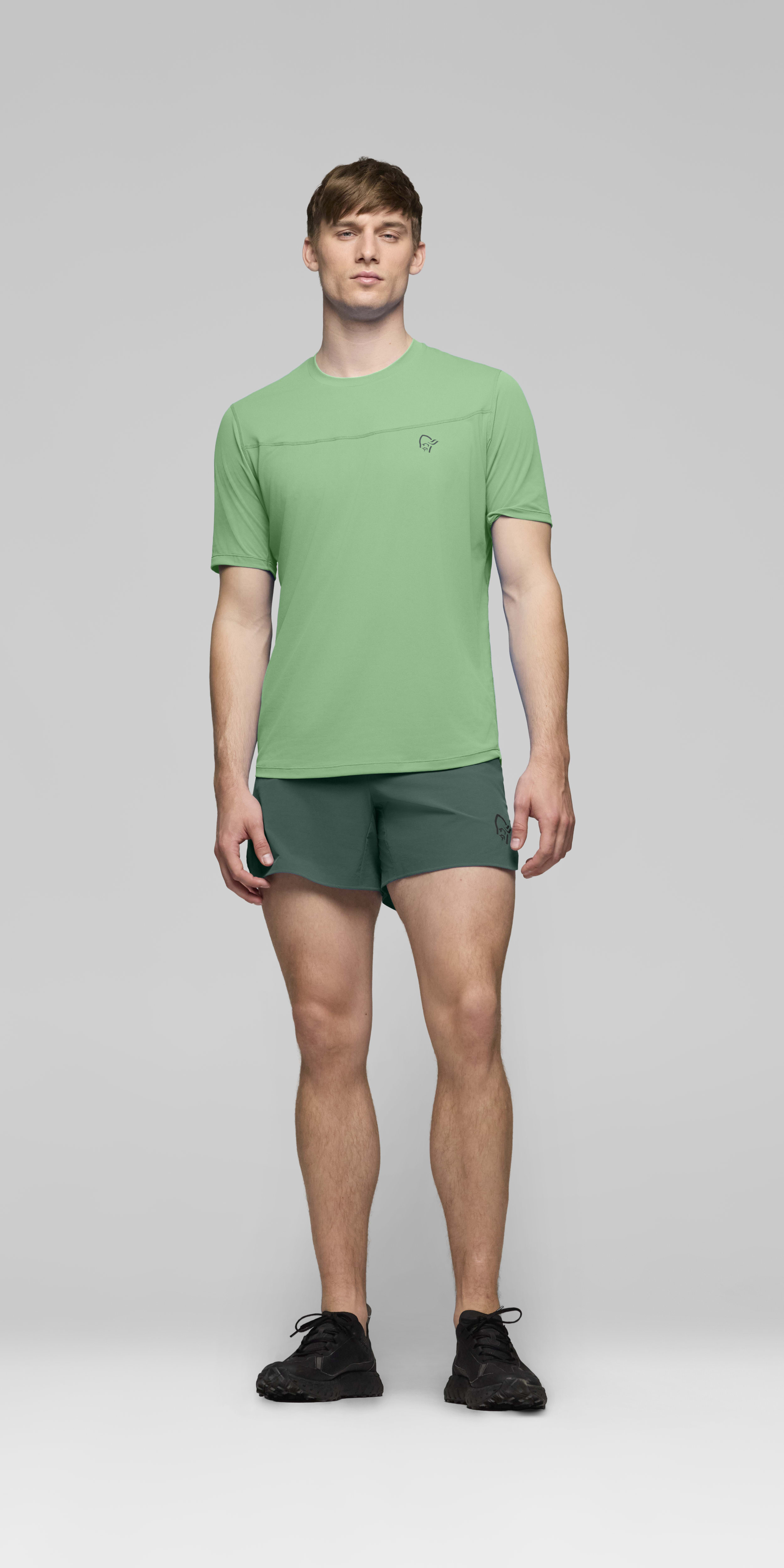 Male Look opening image of senja flex1 5" Shorts Jungle Green