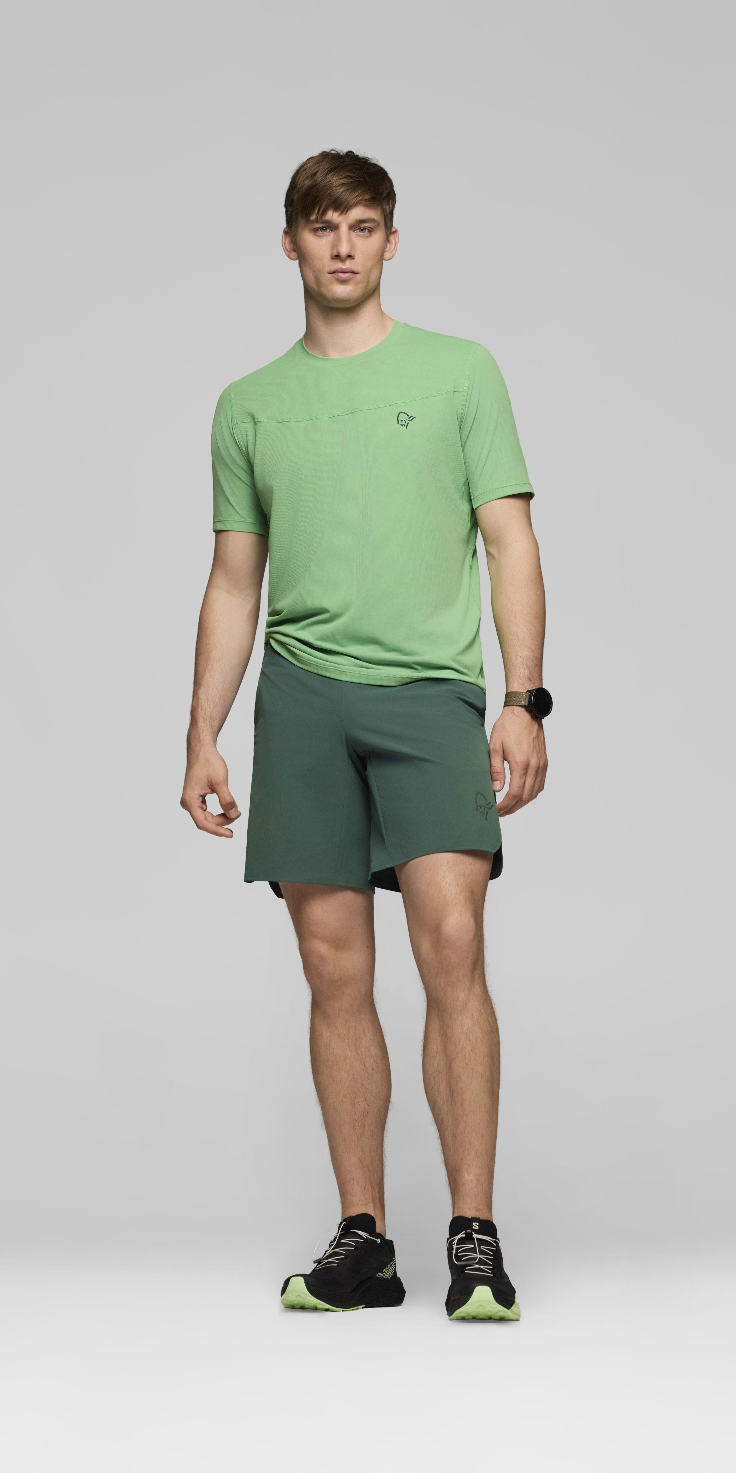 Male Look front image of senja flex1 9" Shorts Jungle Green