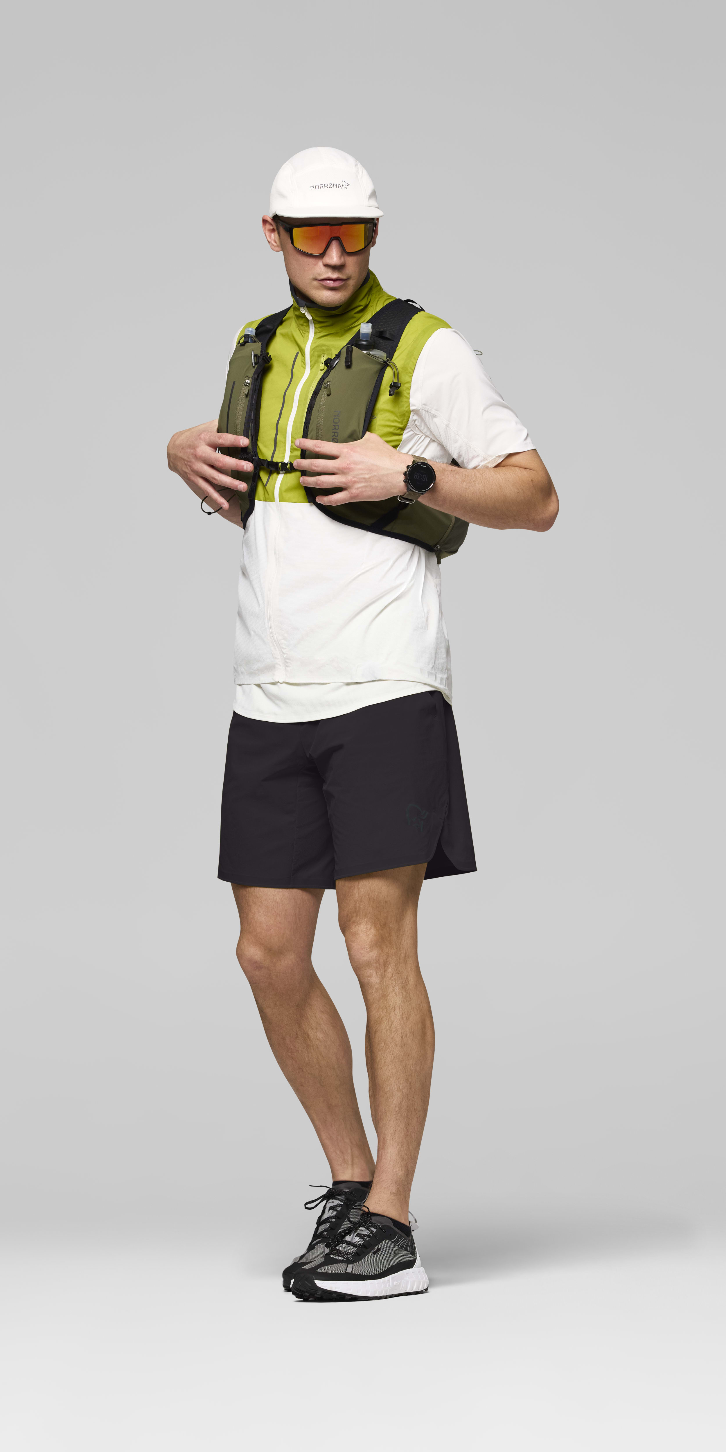 Male Look opening image of senja flex1 9" Shorts Caviar Black