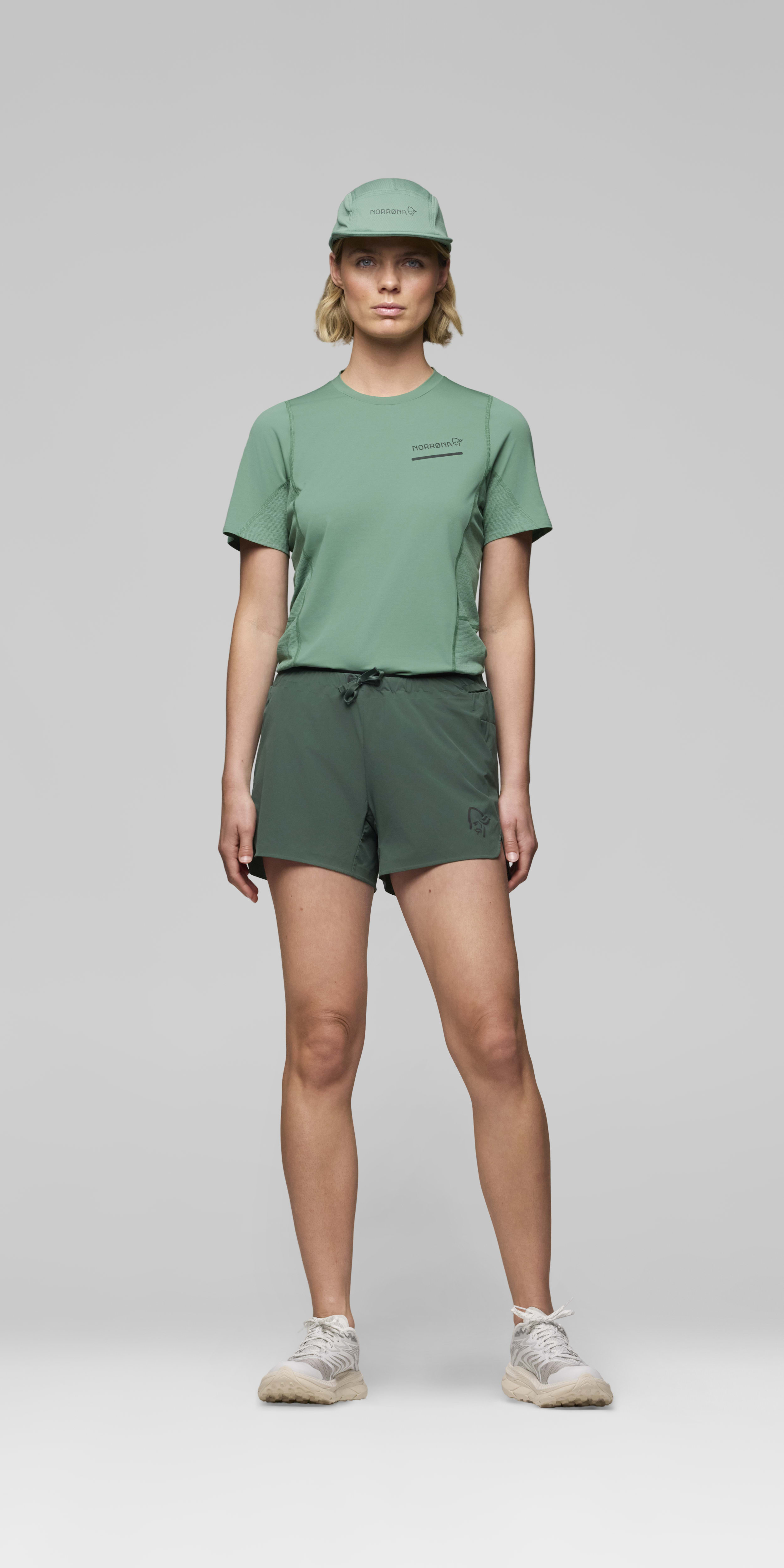 Female Look front image of senja flex1 4" Shorts Jungle Green