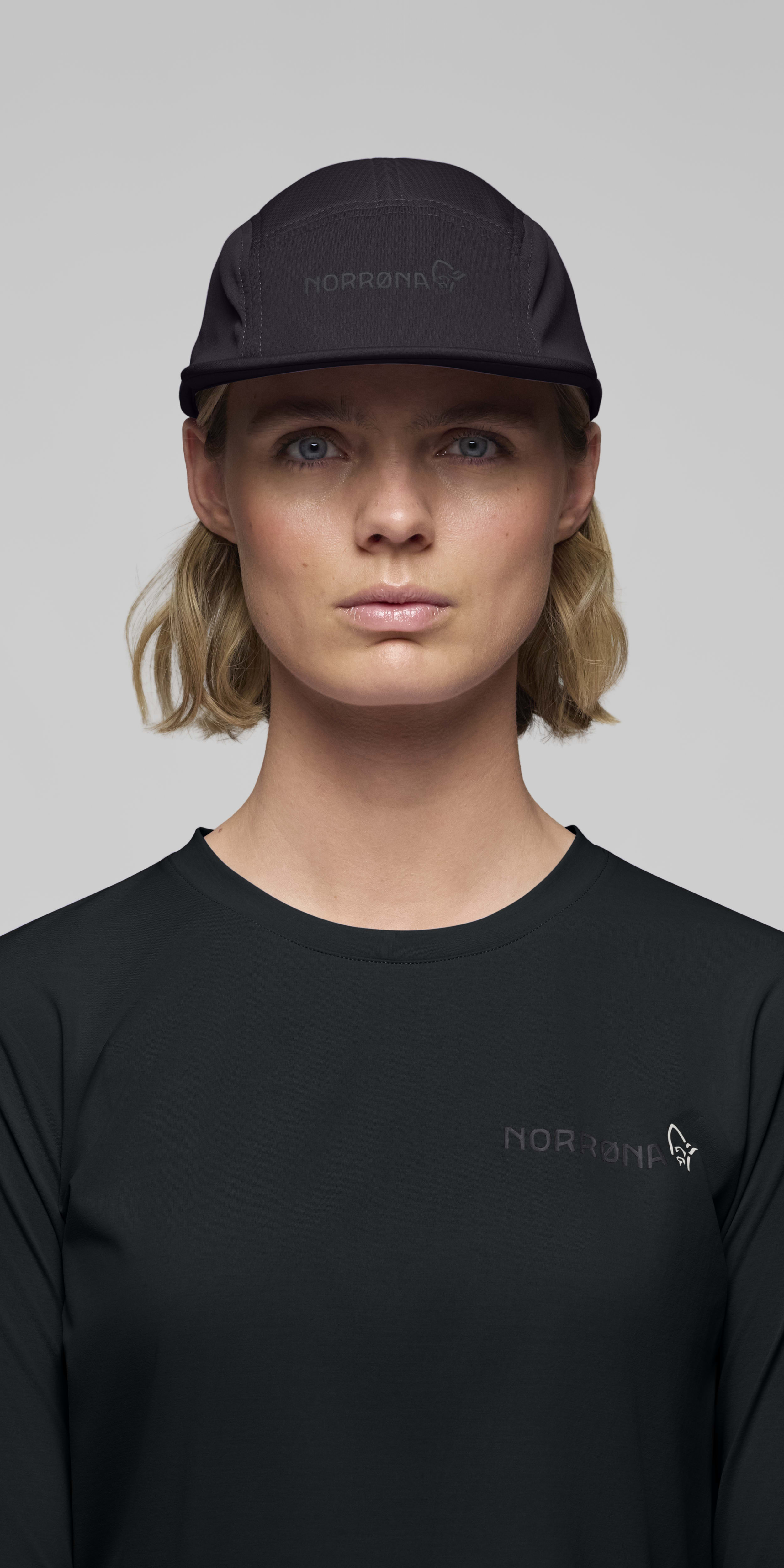 Female Look front image of senja Cap Caviar Black