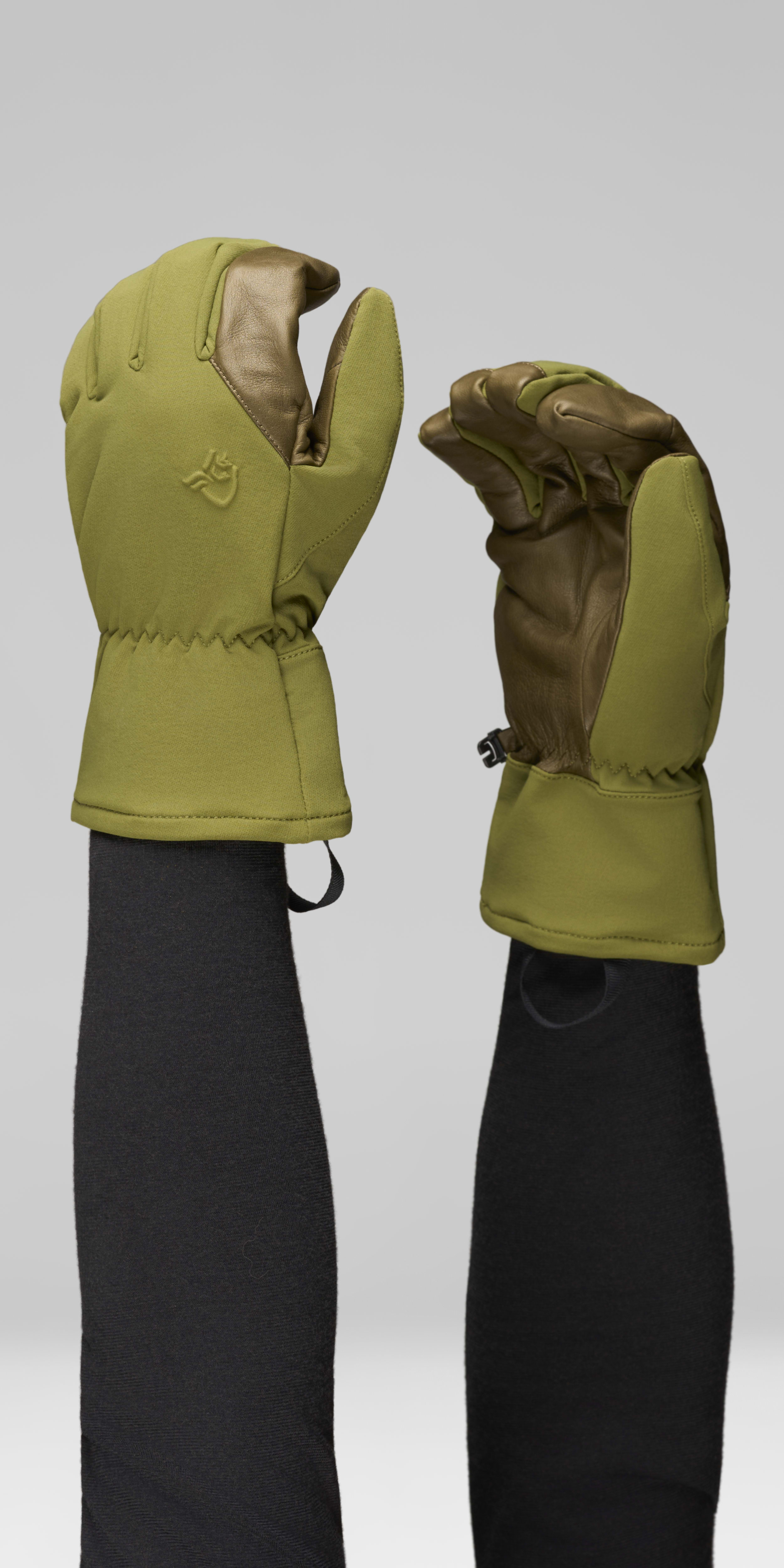 Female Look front image of finnskogen dri Gloves Forest Green