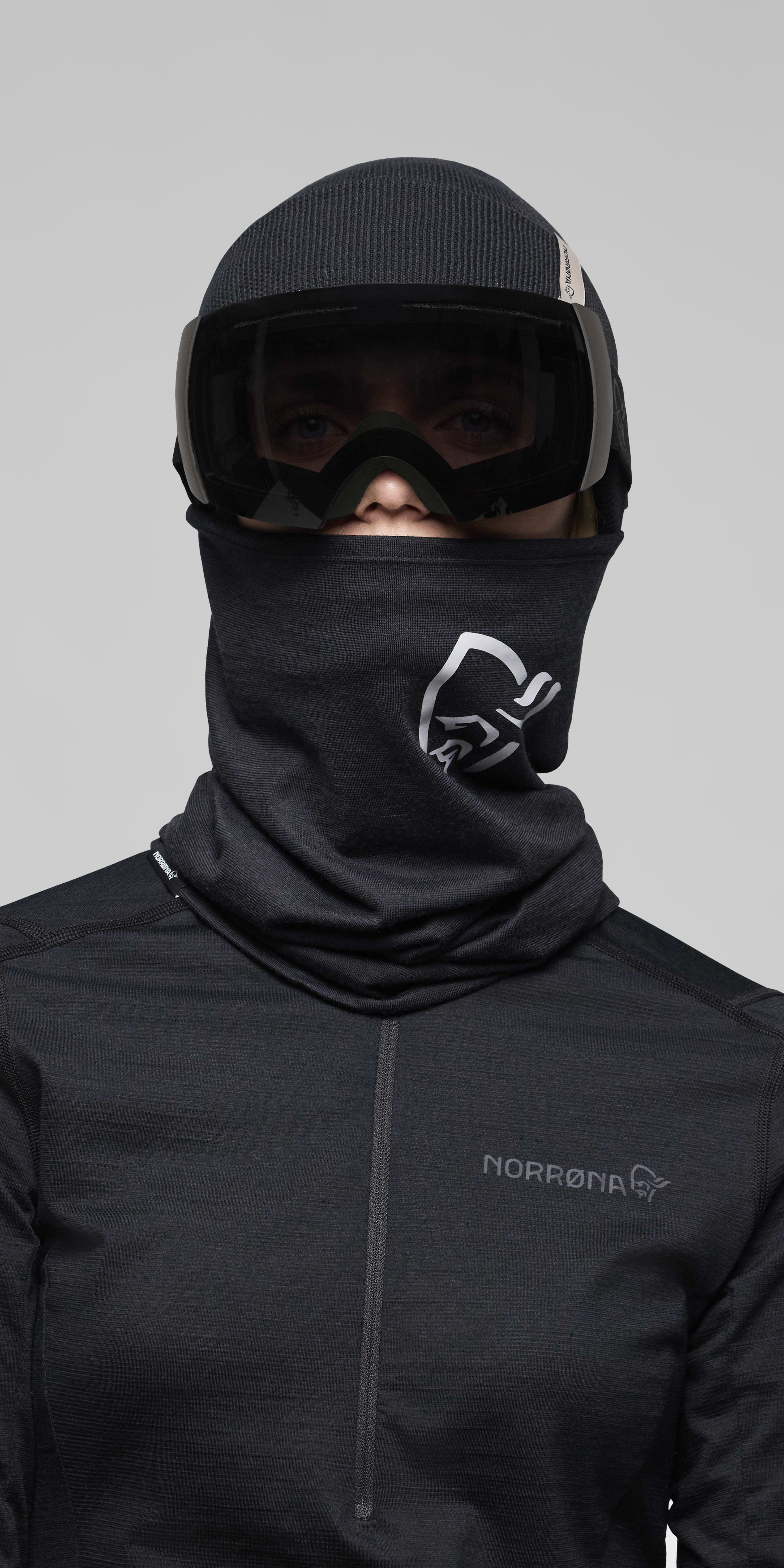 Female Look front image of lofoten Goggles Black/Phantom