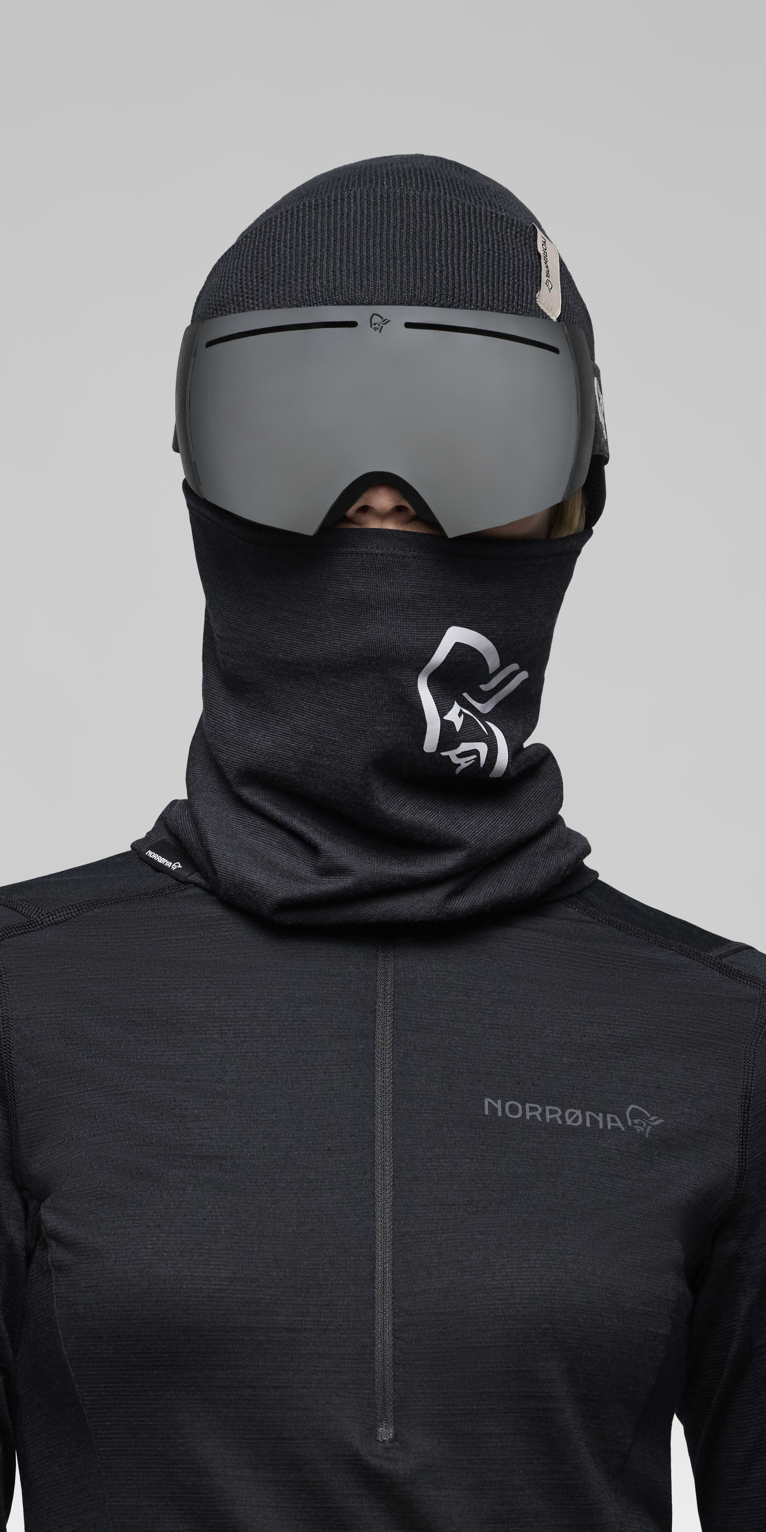 Female Look front image of lofoten Goggles Black/High Rise Mirror