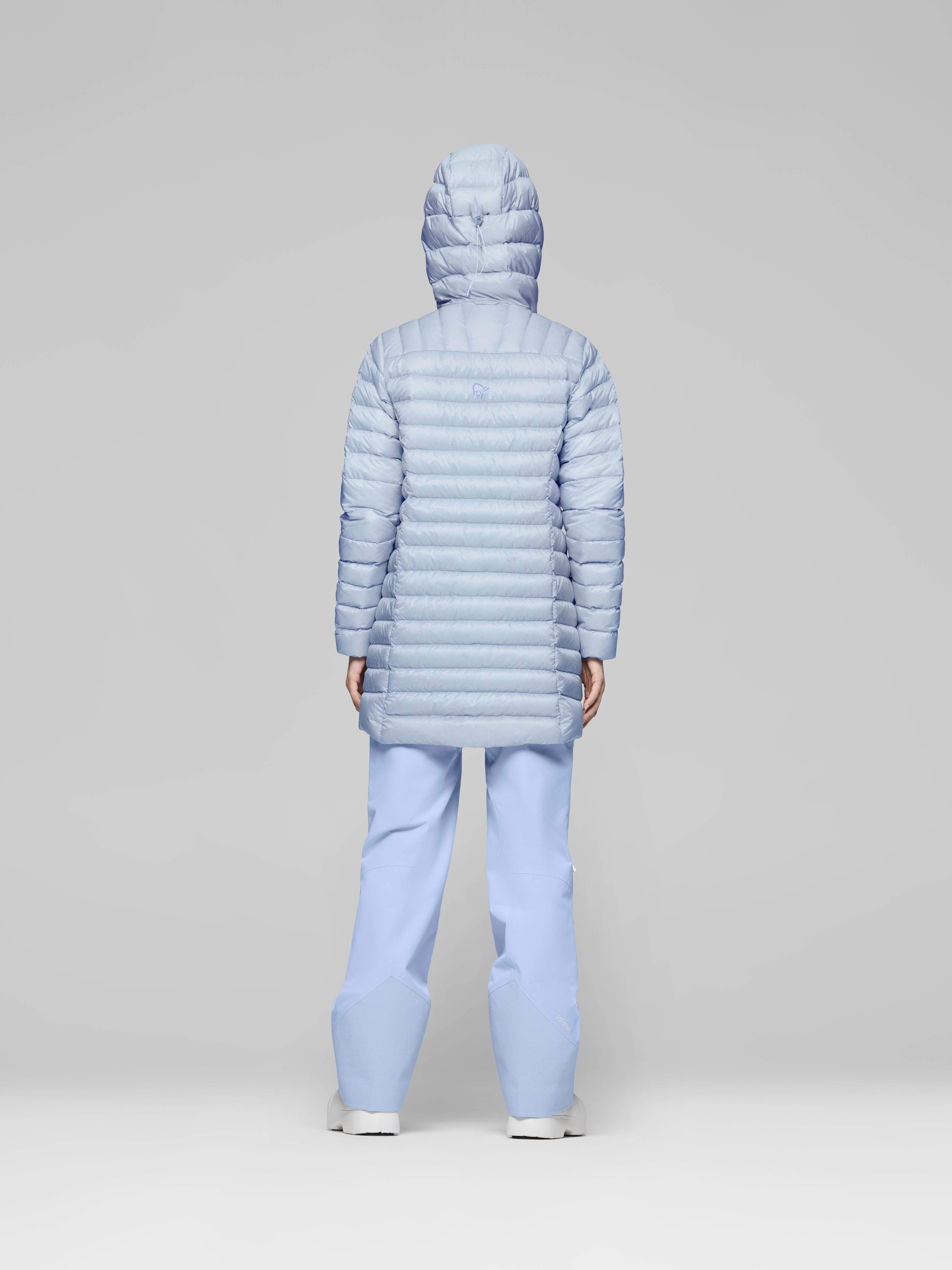 Female Look back image of lofoten down800 Anorak Cashmere Blue