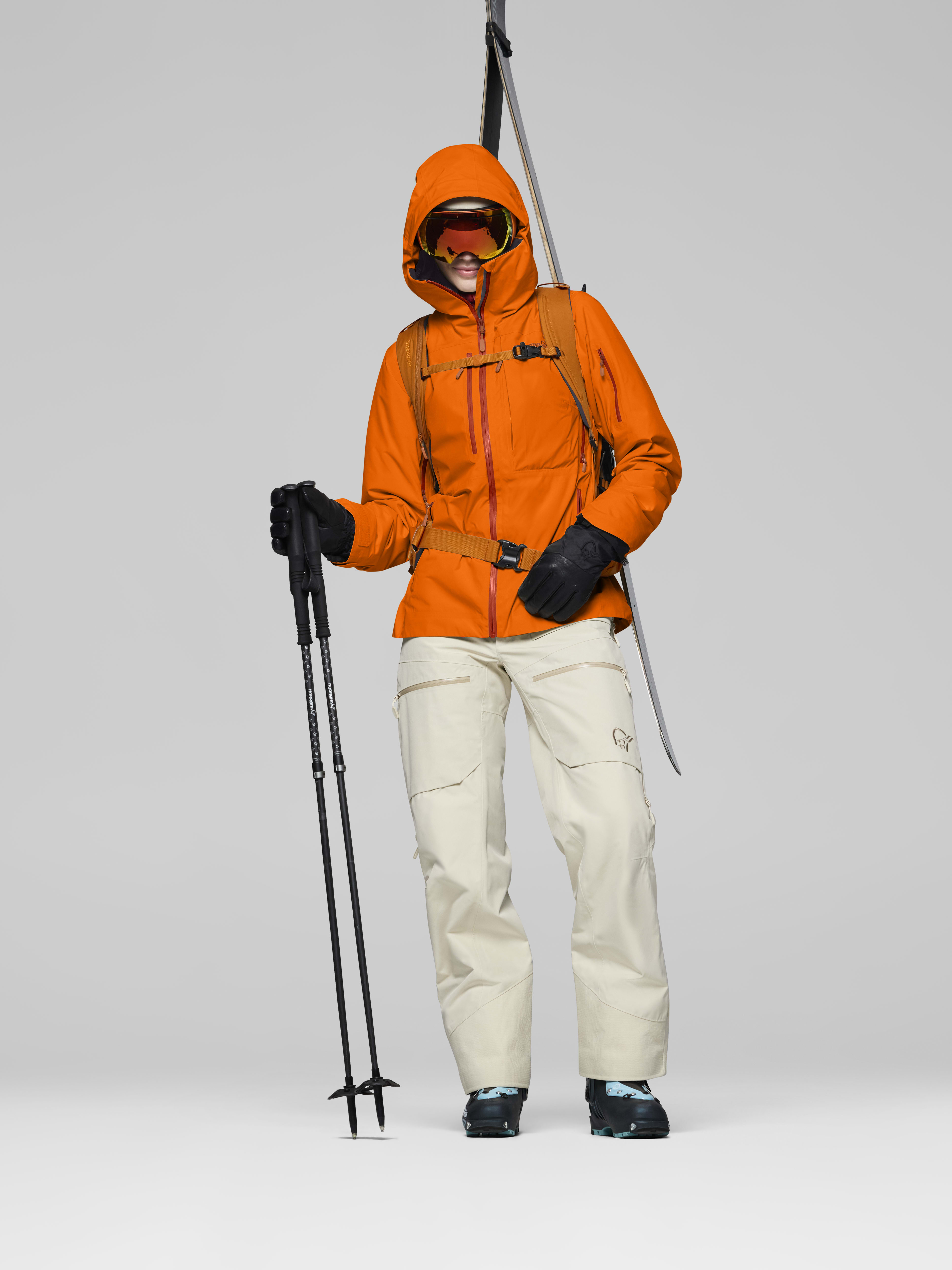 Female Look opening image of lofoten adjustable Poles Caviar Black
