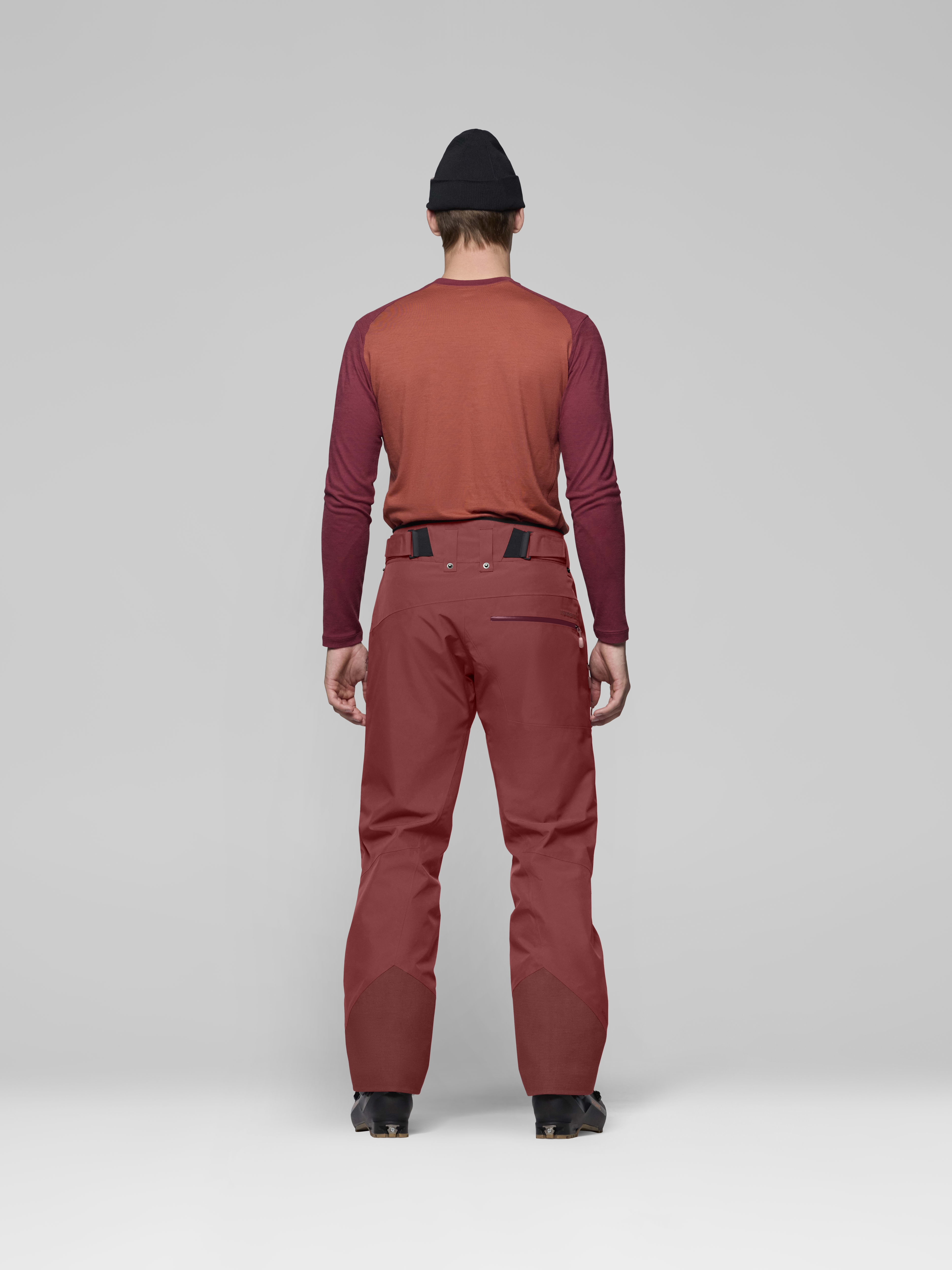 Male Look back image of lofoten Gore-Tex Insulated Pants Port
