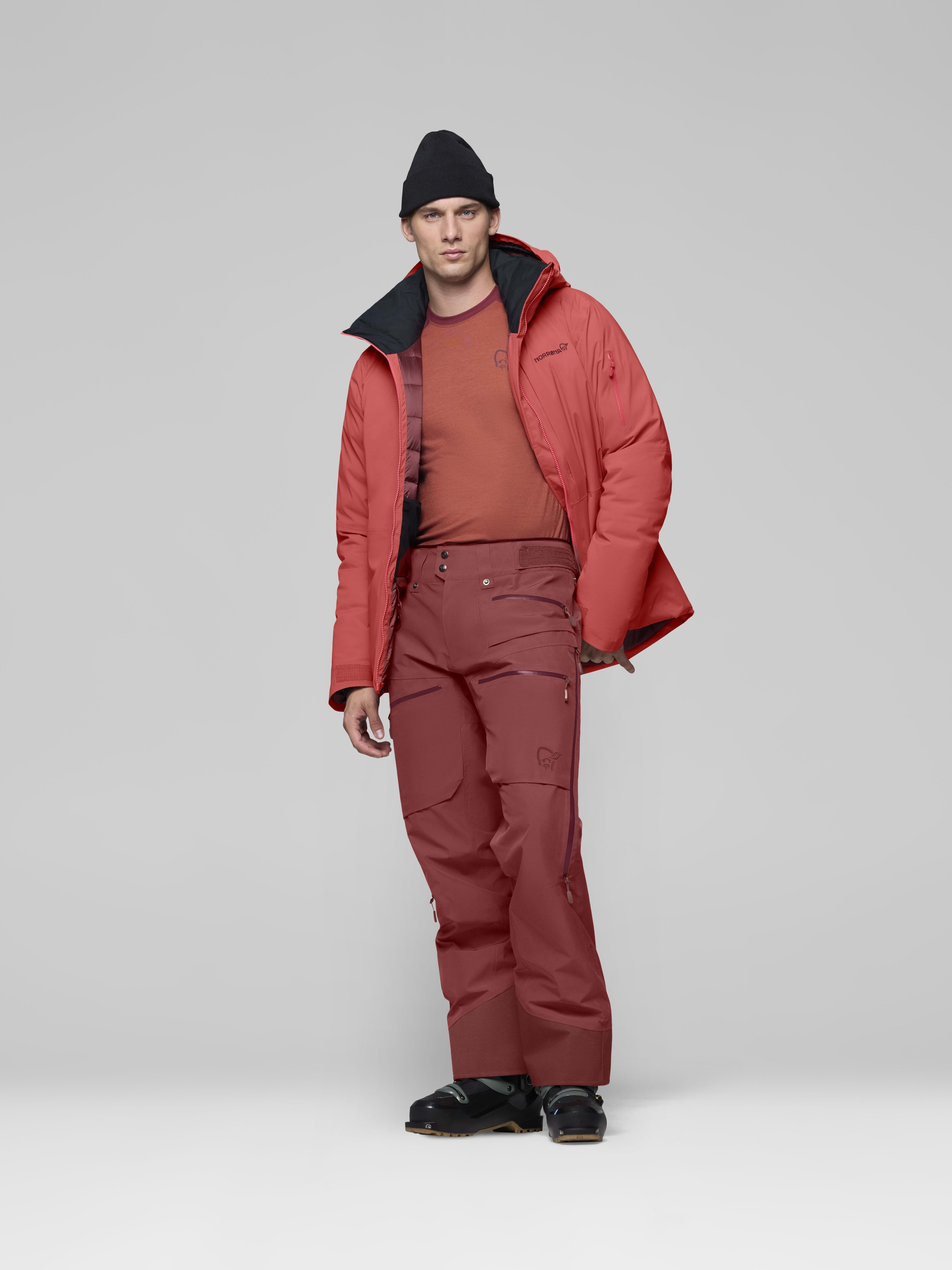 Male Look opening image of lofoten Gore-Tex Insulated Pants Port