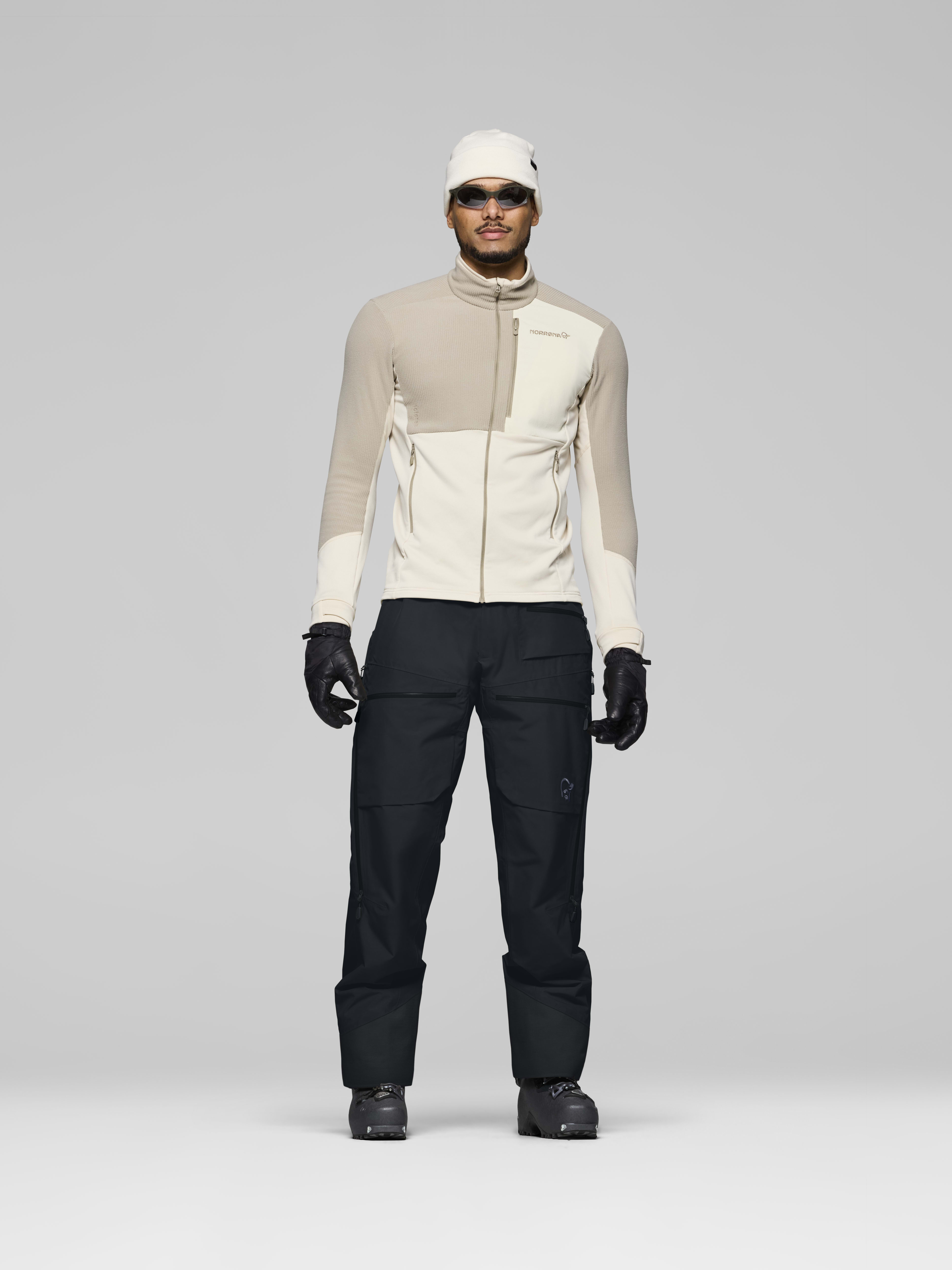 Male Look front image of lofoten Gore-Tex Insulated short Pants Caviar Black