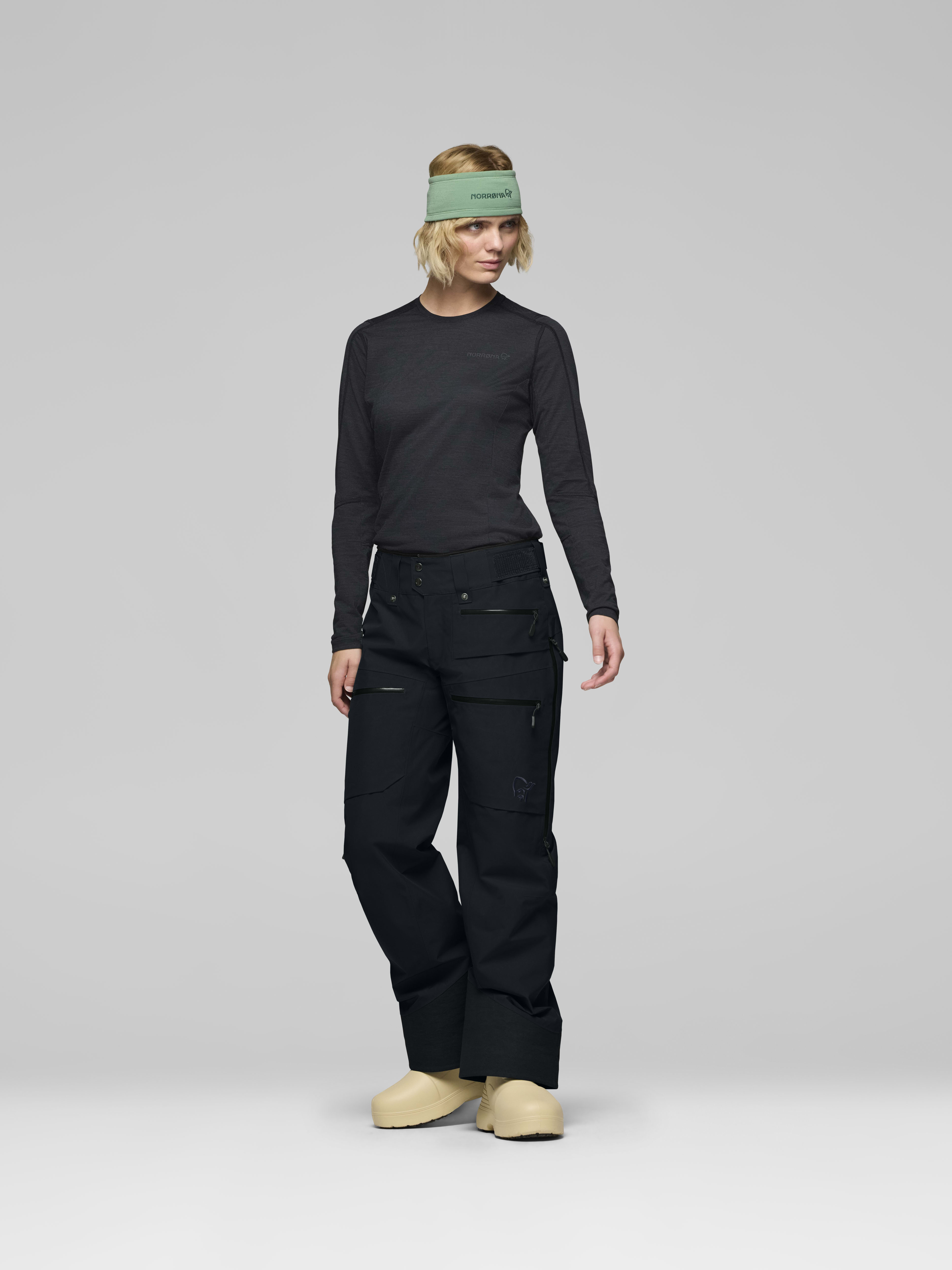 Female Look opening image of lofoten Gore-Tex Insulated short Pants Caviar Black