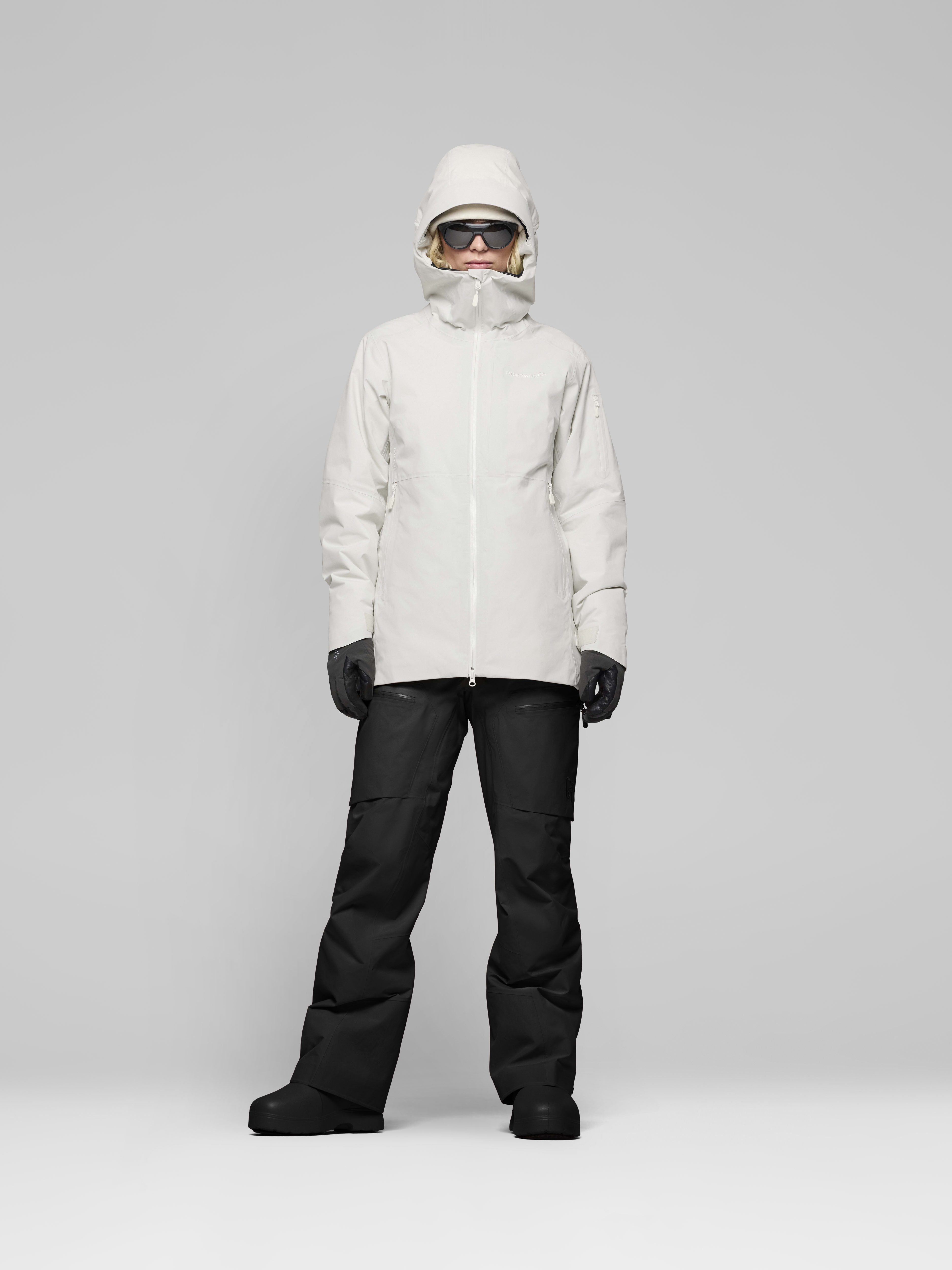 Female Look front image of lofoten Gore-Tex thermo80 Jacket Whisper White
