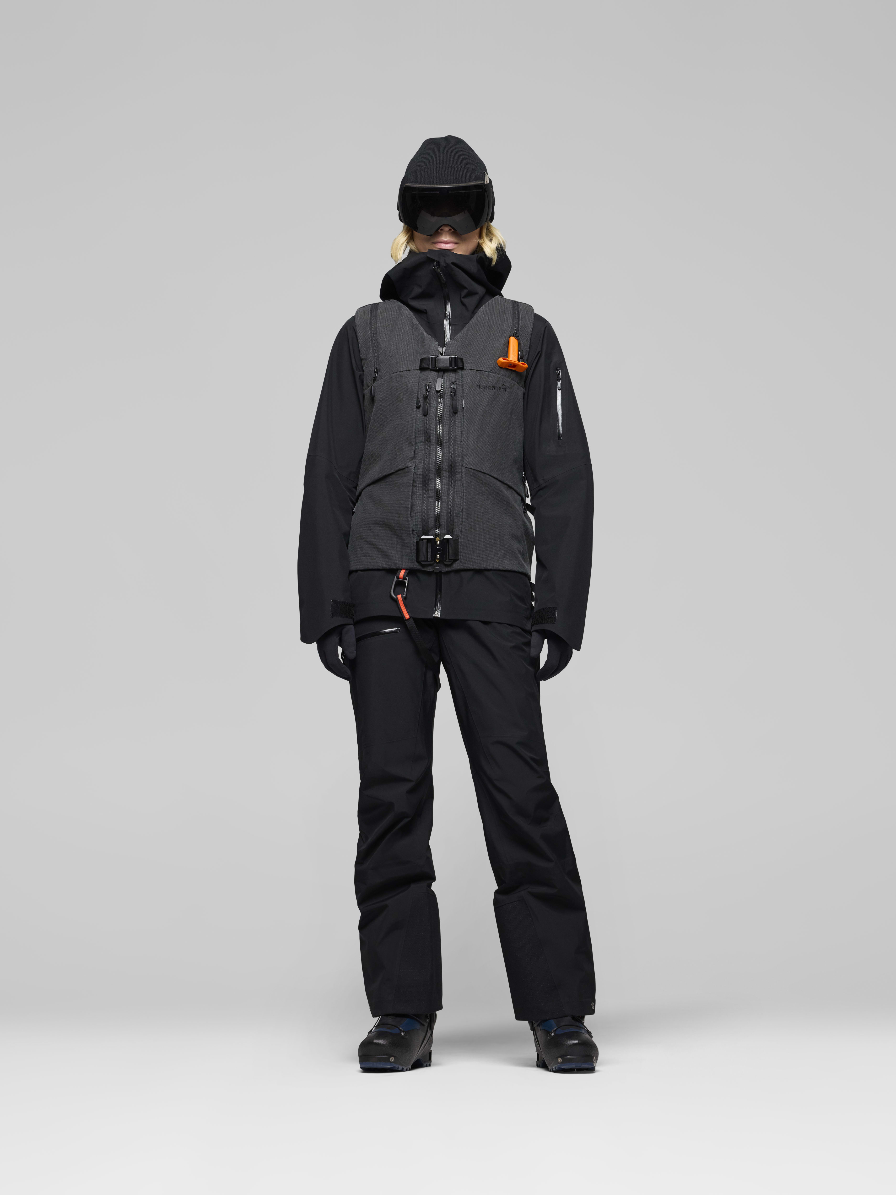 Female Look back image of lofoten Avi ACE 15L Pack Caviar Black