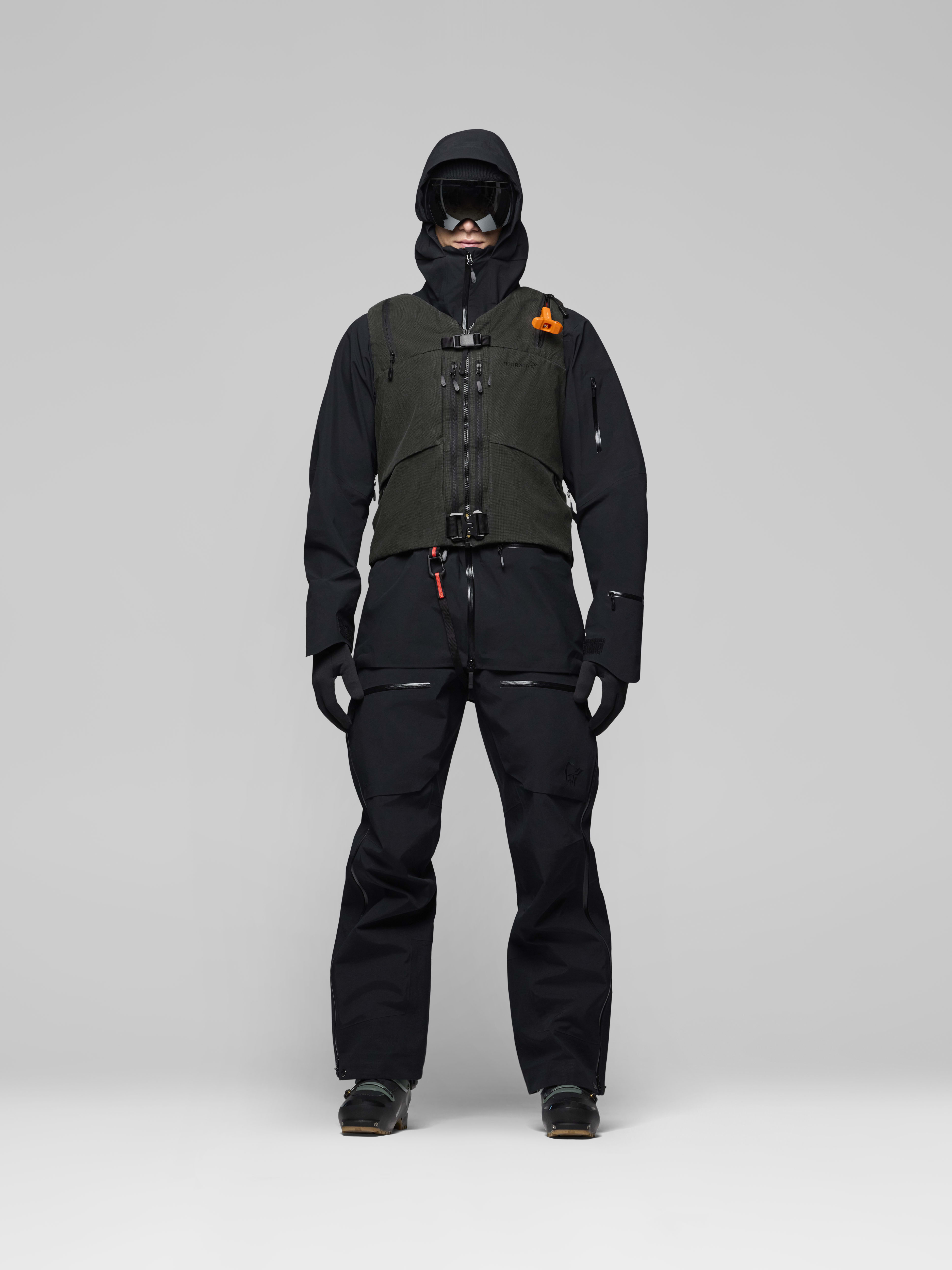 Female Look back image of lofoten Avi ACE 15L Pack Caviar Black