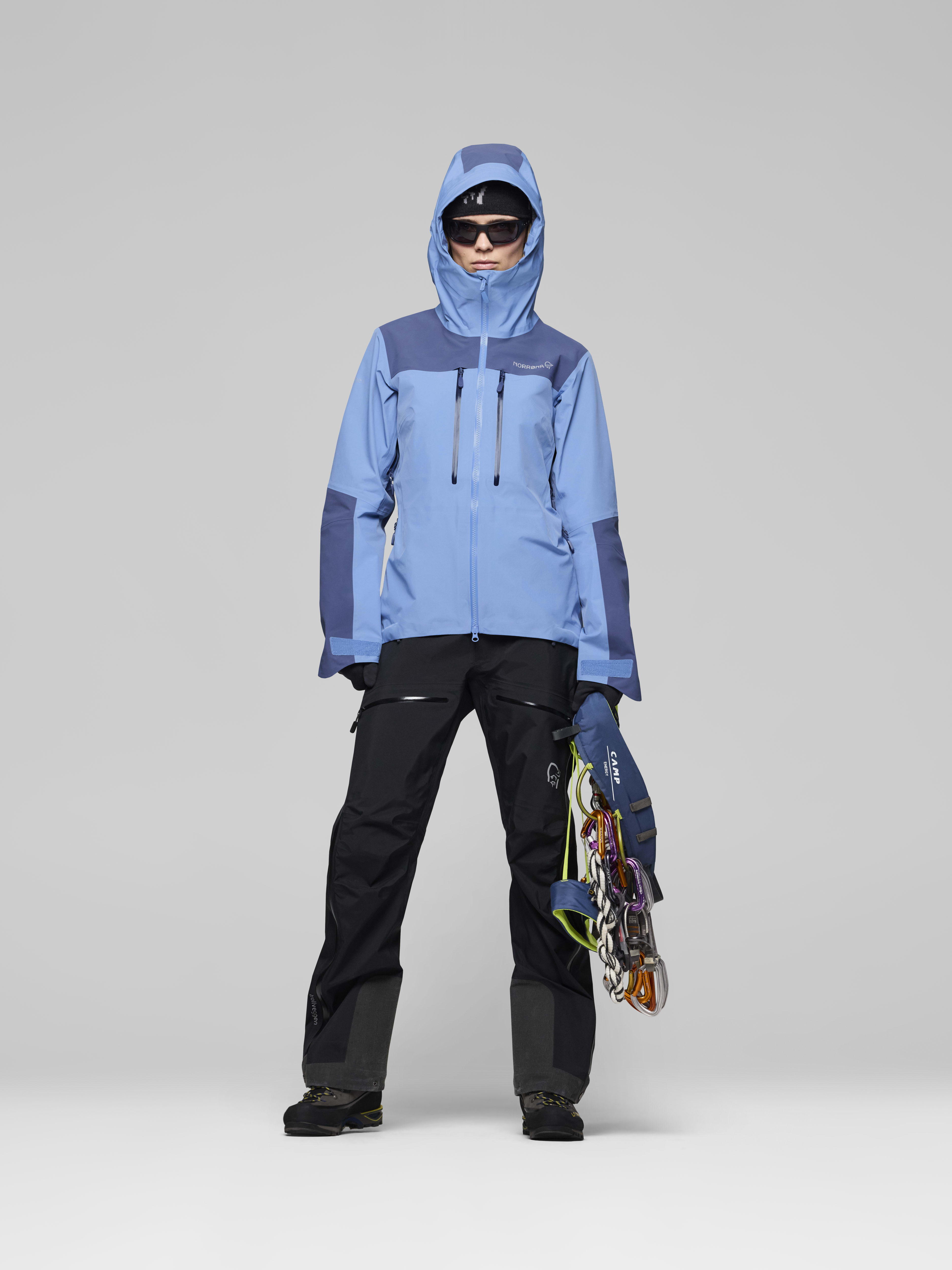 Female Look opening image of trollveggen trollveggen Gore-Tex Pro light Jacket W's Allure/Vintage Indigo