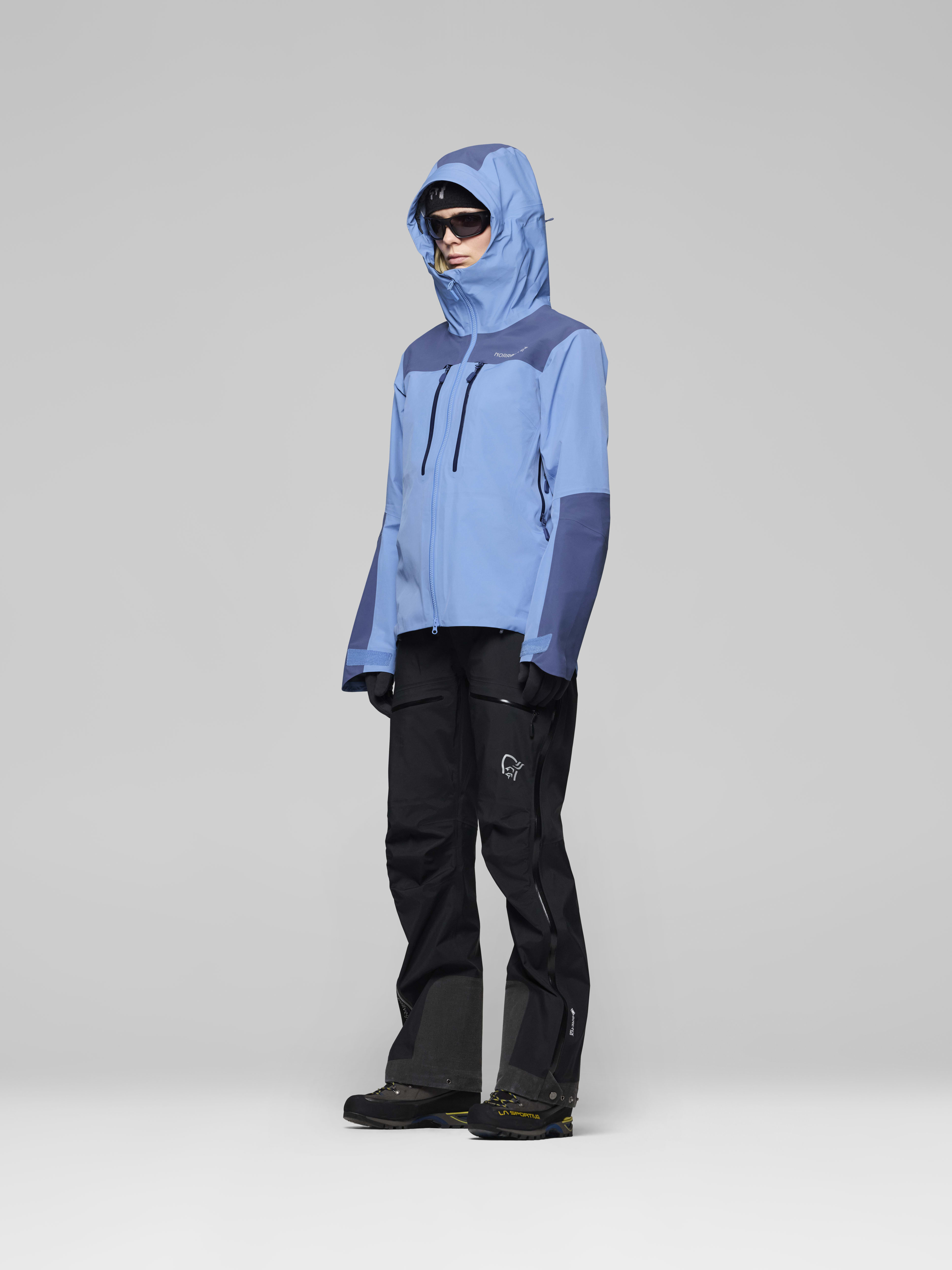 Female Look side image of trollveggen trollveggen Gore-Tex Pro light Jacket W's Allure/Vintage Indigo