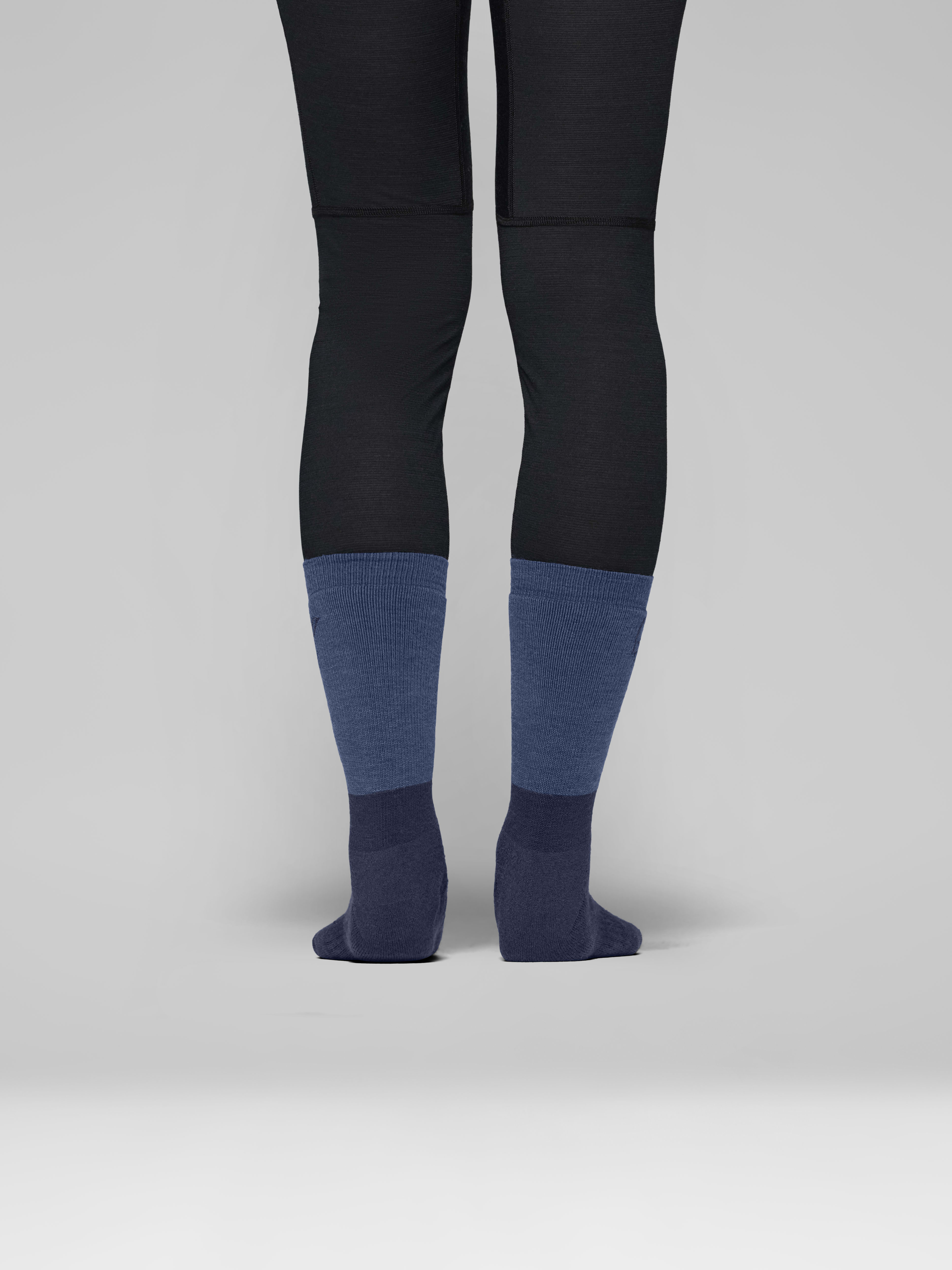 Female Look back image of trollveggen heavy merinoUll Socks Indigo Night/Dark Denim