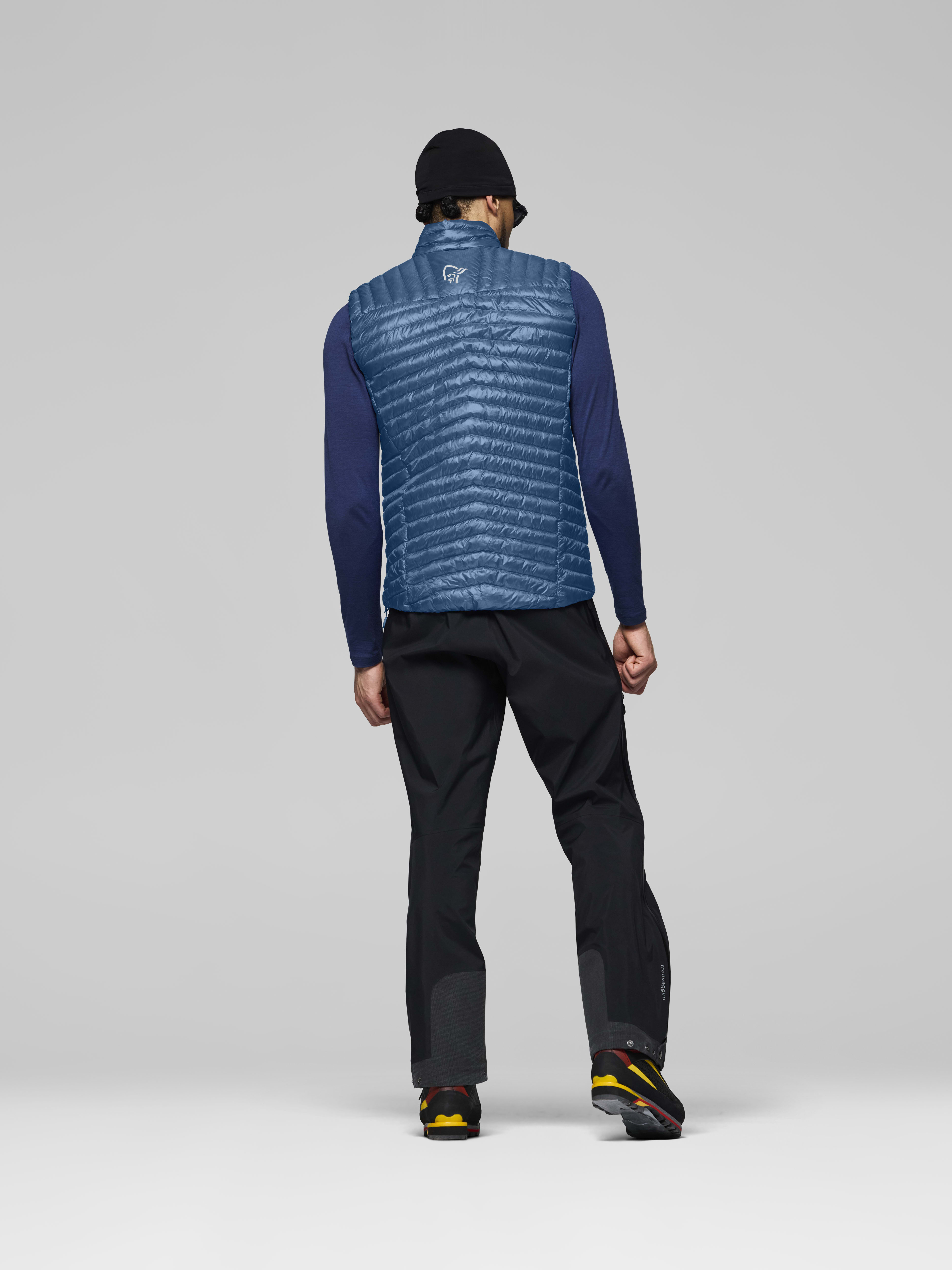 Male Look back image of trollveggen down800 super light Vest Dark Blue