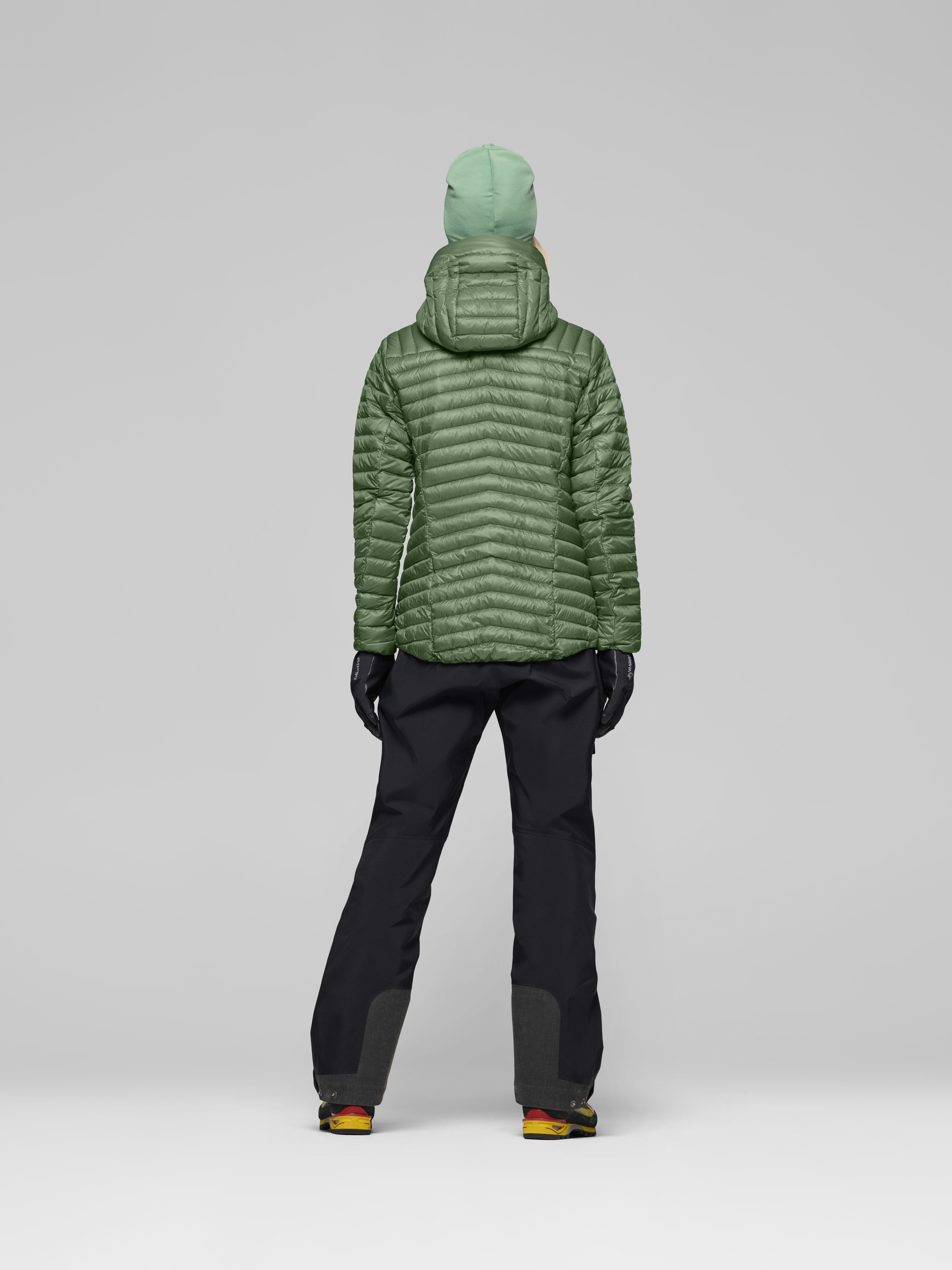 Female Look back image of trollveggen down800 super light Hood Dark Ivy
