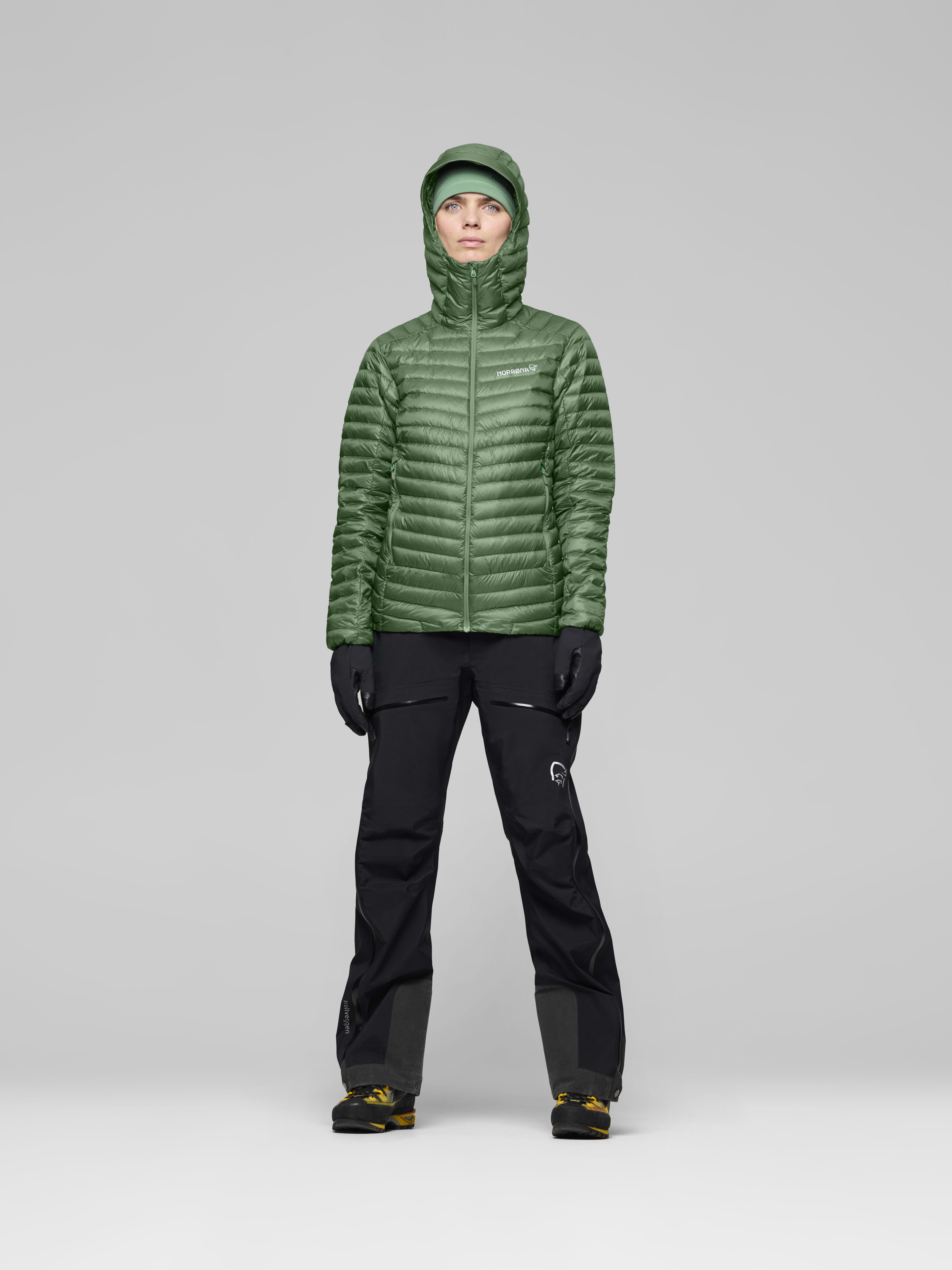 Female Look opening image of trollveggen down800 super light Hood Dark Ivy